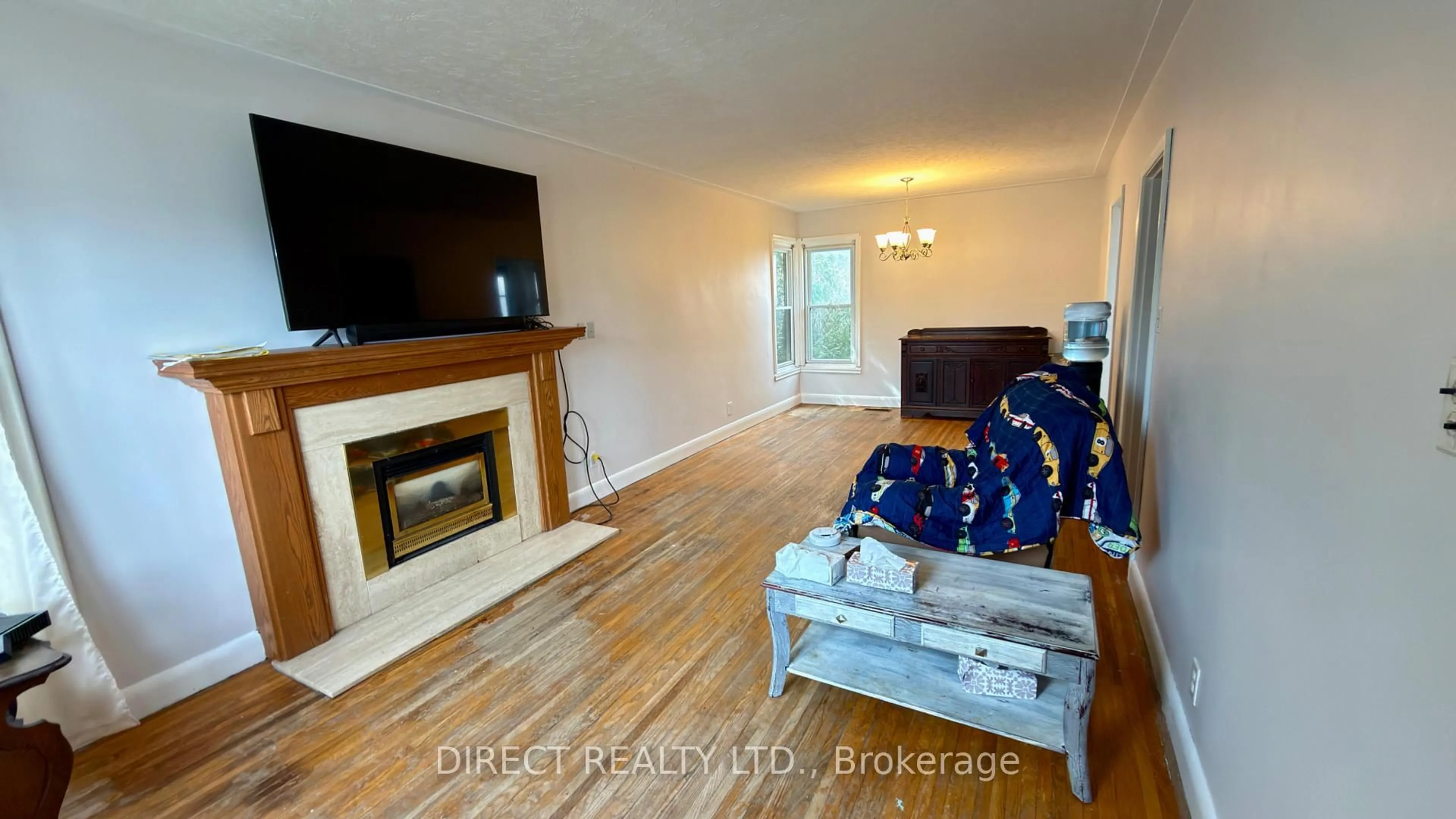 Living room with furniture, wood/laminate floor for 28 Southview Ave, Belleville Ontario K8N 2J5