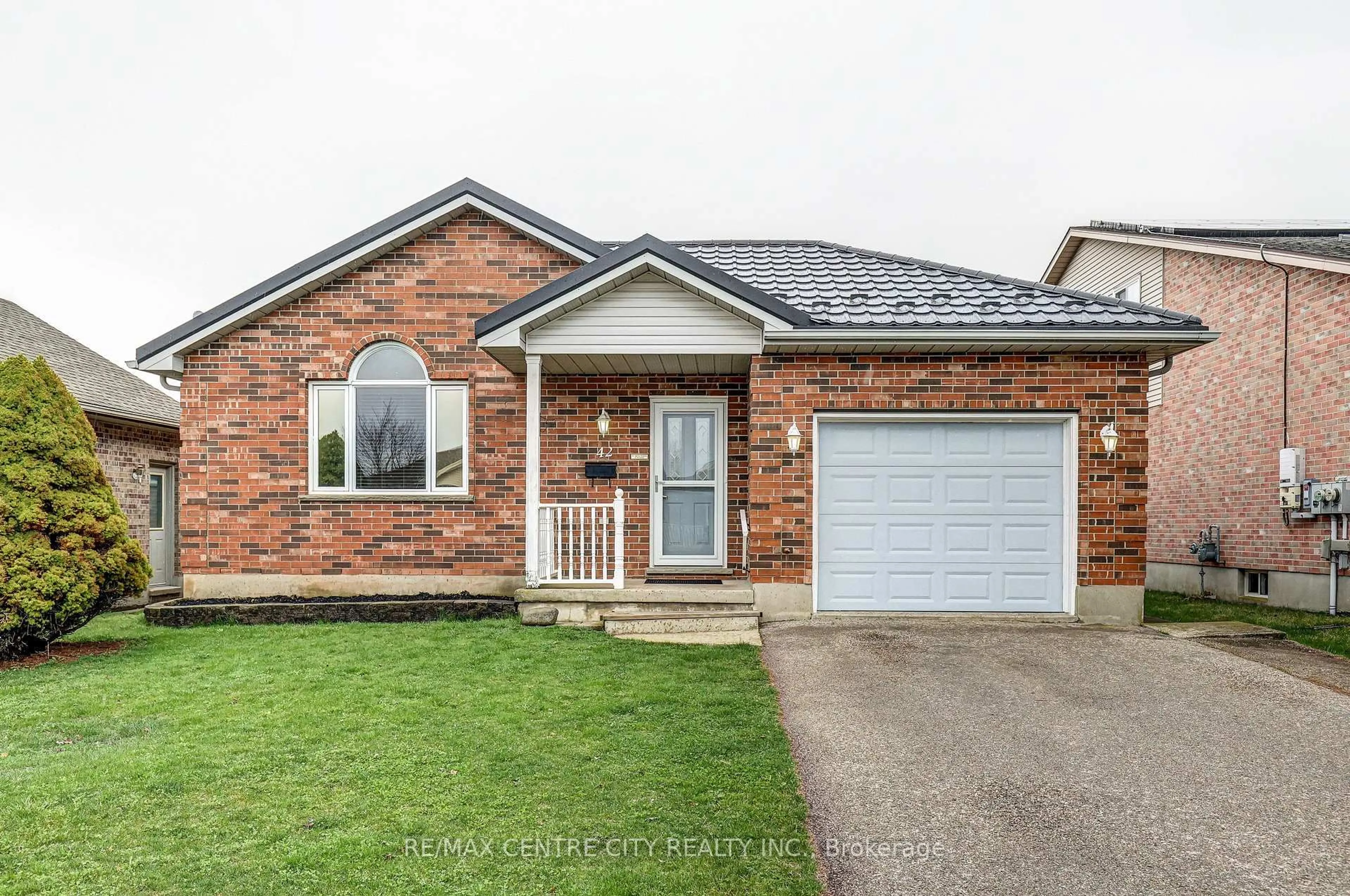 Home with brick exterior material, street for 42 Oldewood Cres, St. Thomas Ontario N5R 6B2