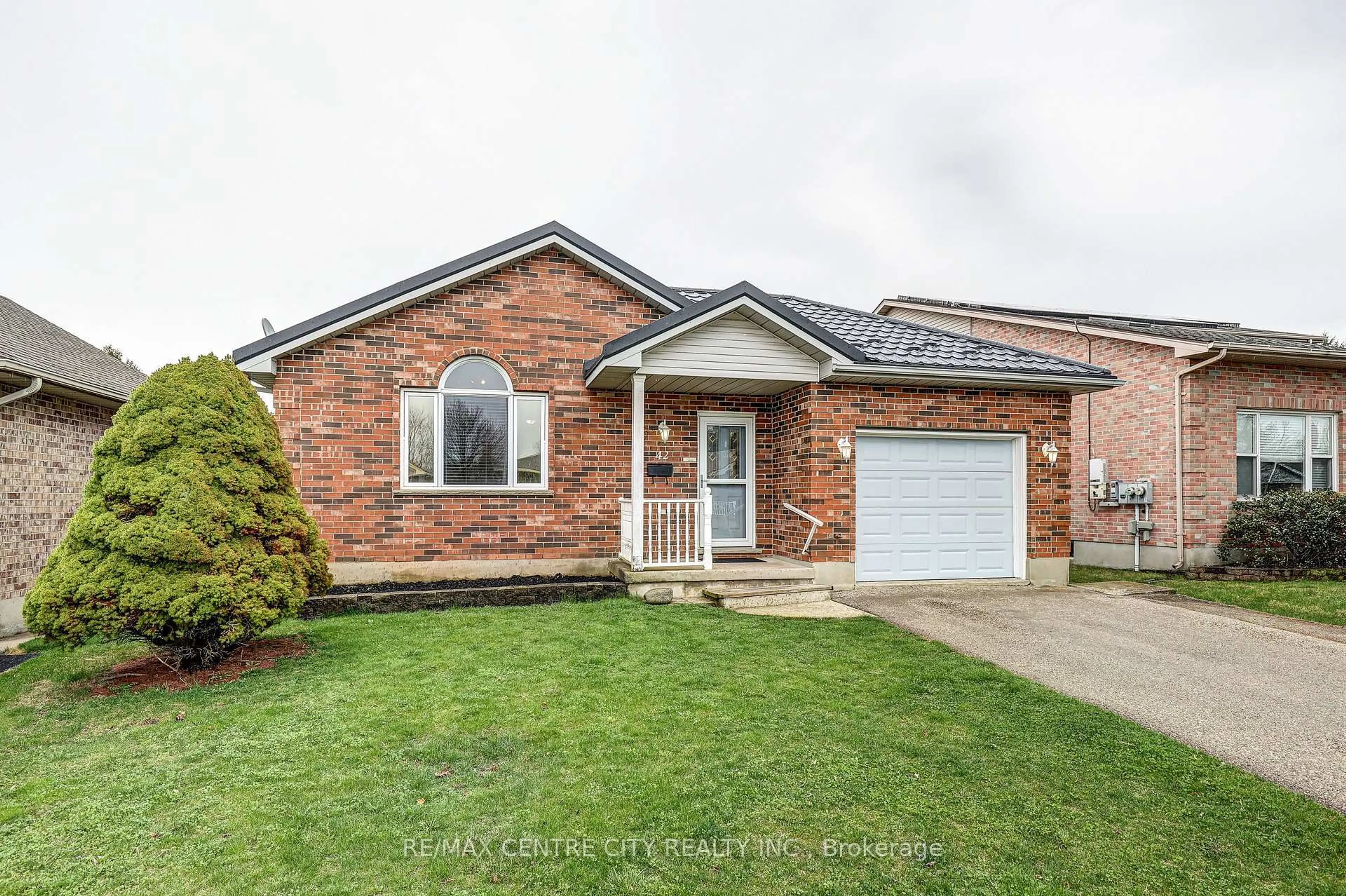 Home with brick exterior material, street for 42 Oldewood Cres, St. Thomas Ontario N5R 6B2