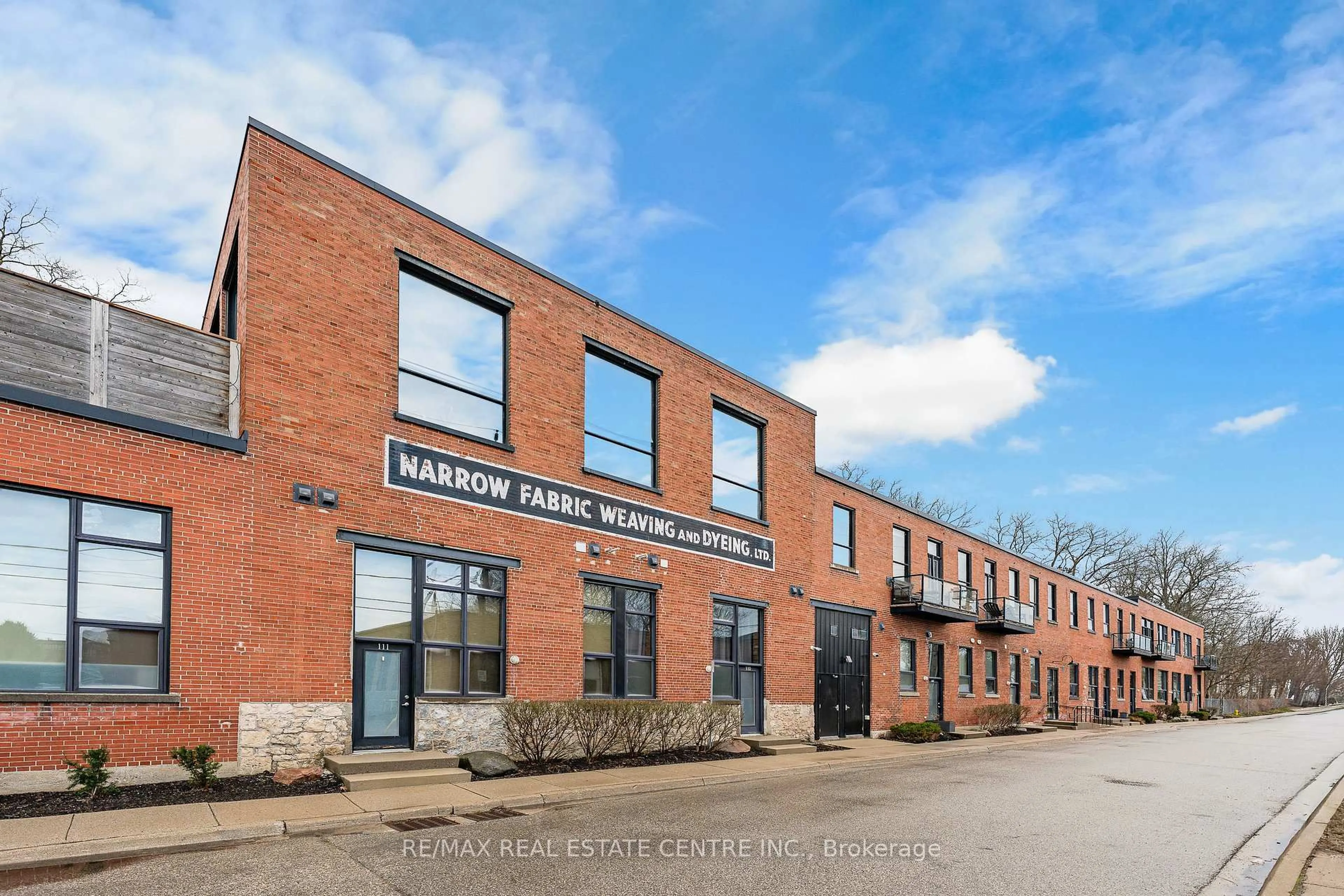 Home with brick exterior material, building for 85 Spruce St #212, Cambridge Ontario N1R 4K4