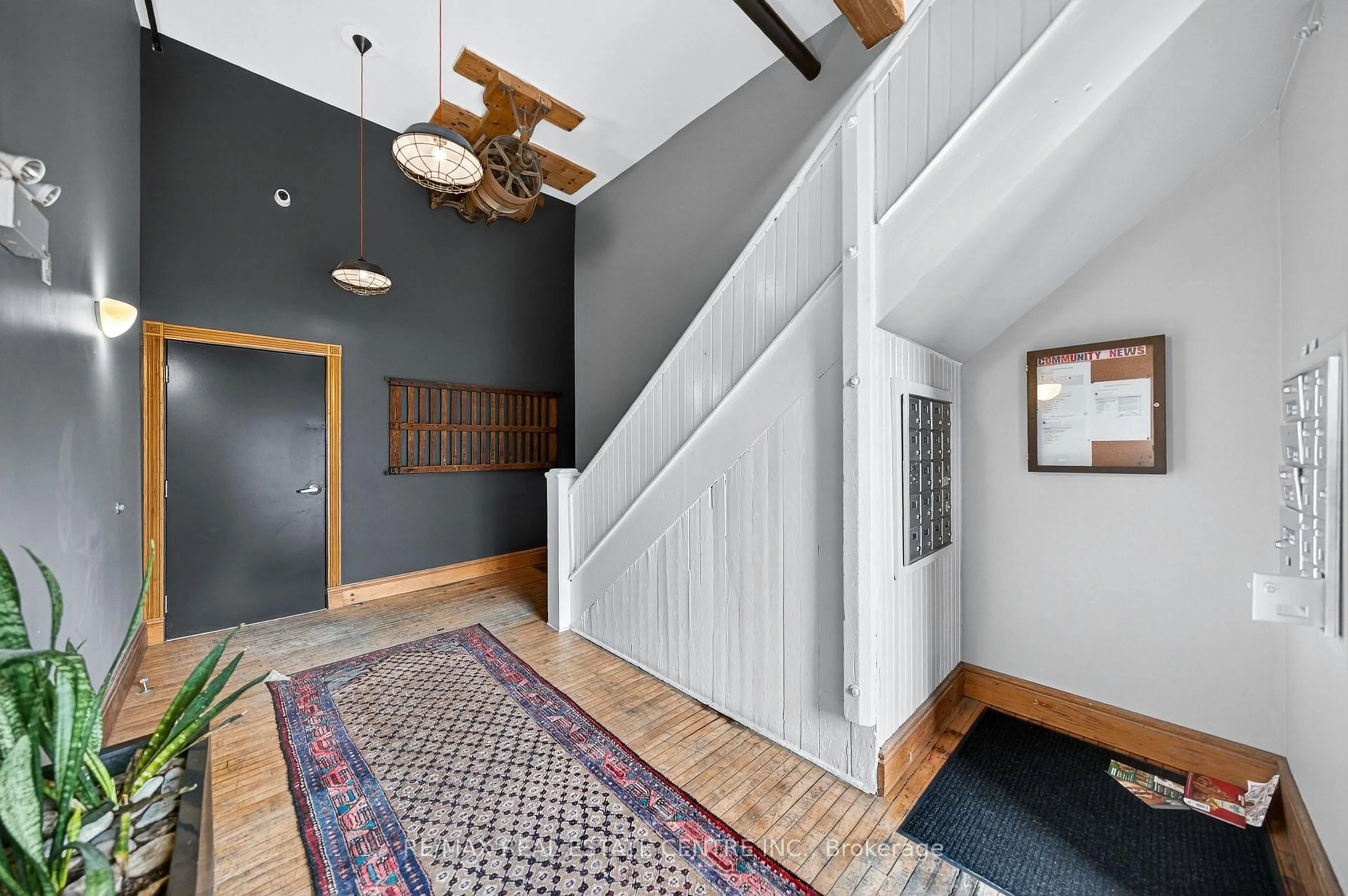 Indoor foyer for 85 Spruce St #212, Cambridge Ontario N1R 4K4