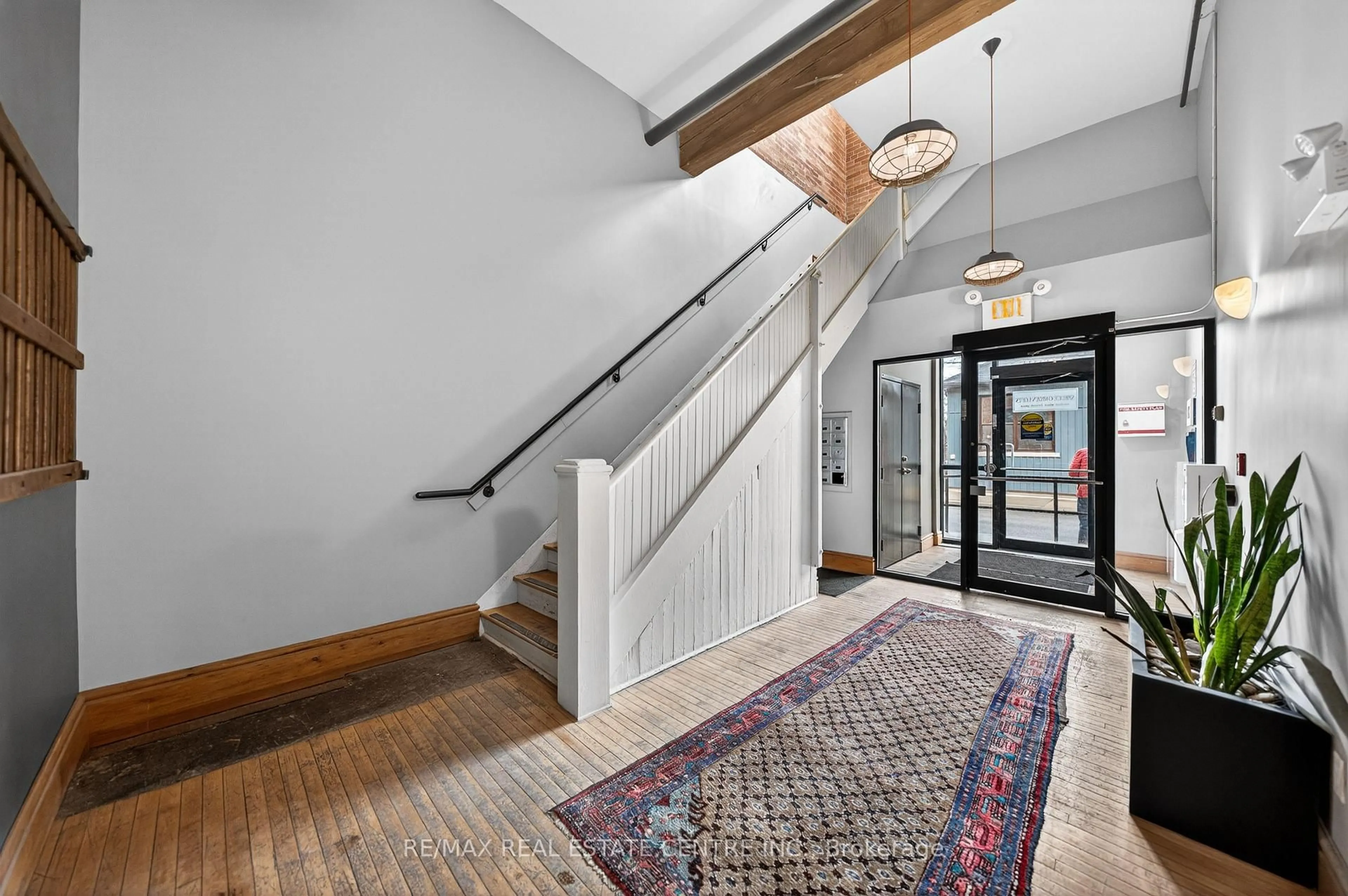 Indoor entryway for 85 Spruce St #212, Cambridge Ontario N1R 4K4