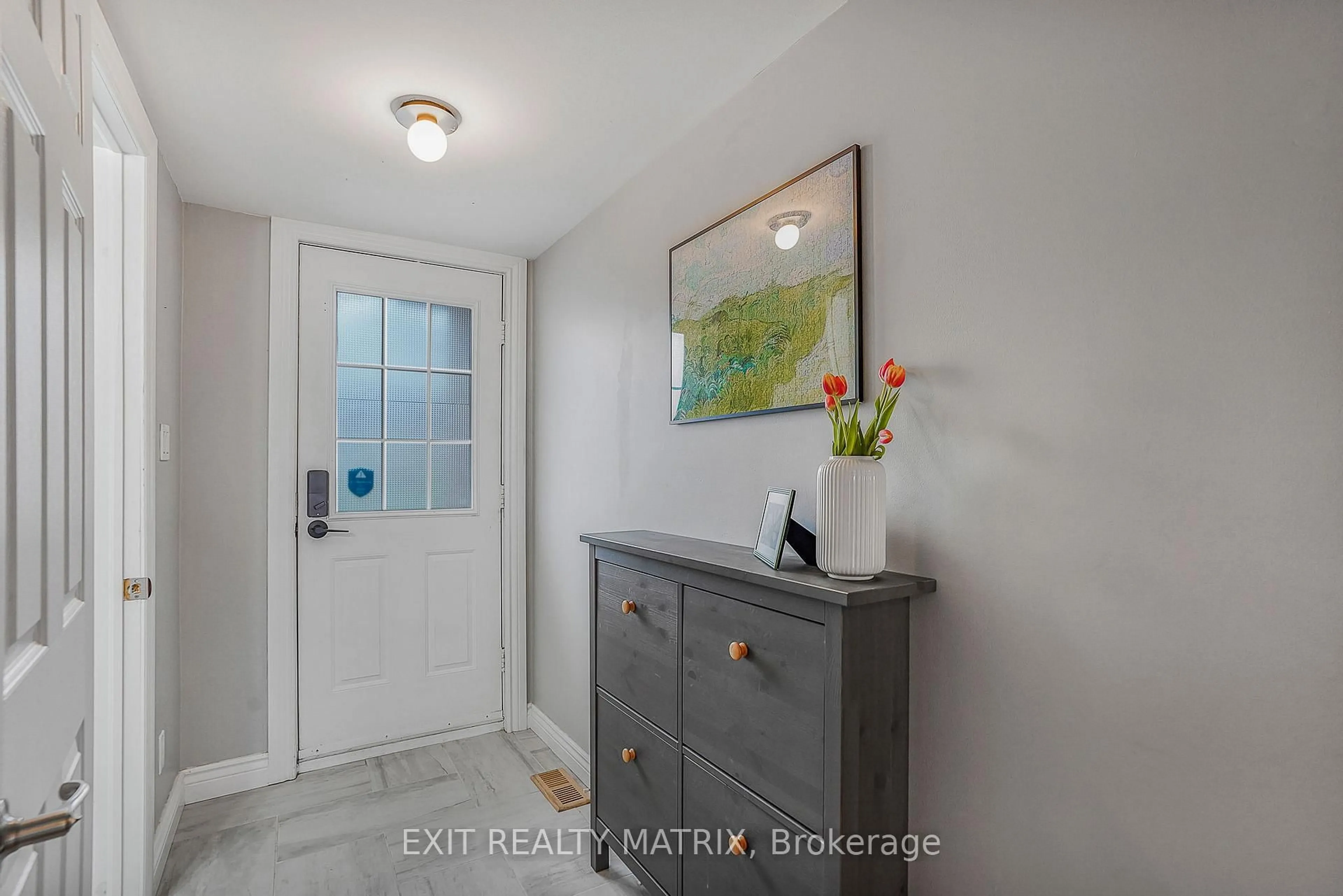 Indoor entryway for 795 Principale St, Casselman Ontario K0A 1M0