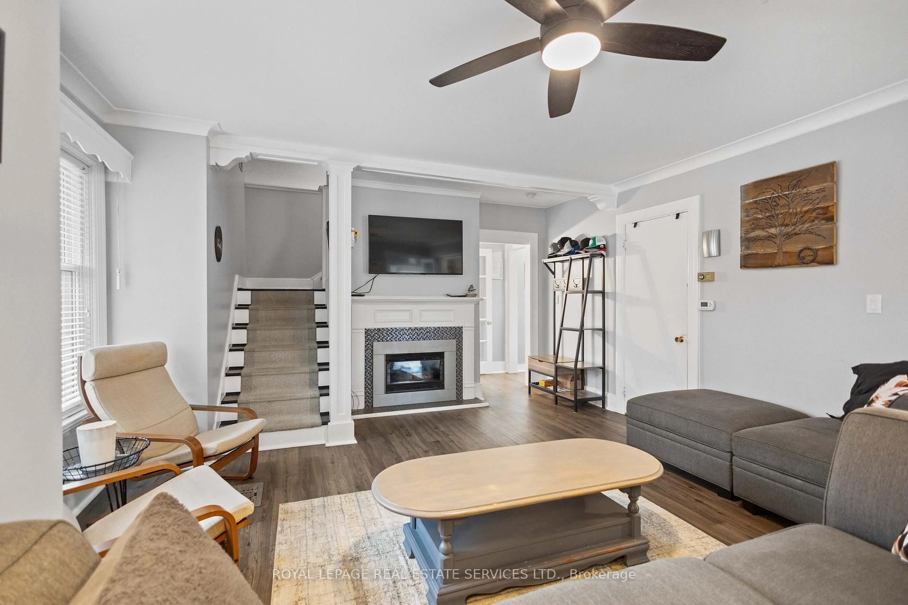 Living room with furniture, unknown for 13 Forest Rd, Brantford Ontario N3S 6V9