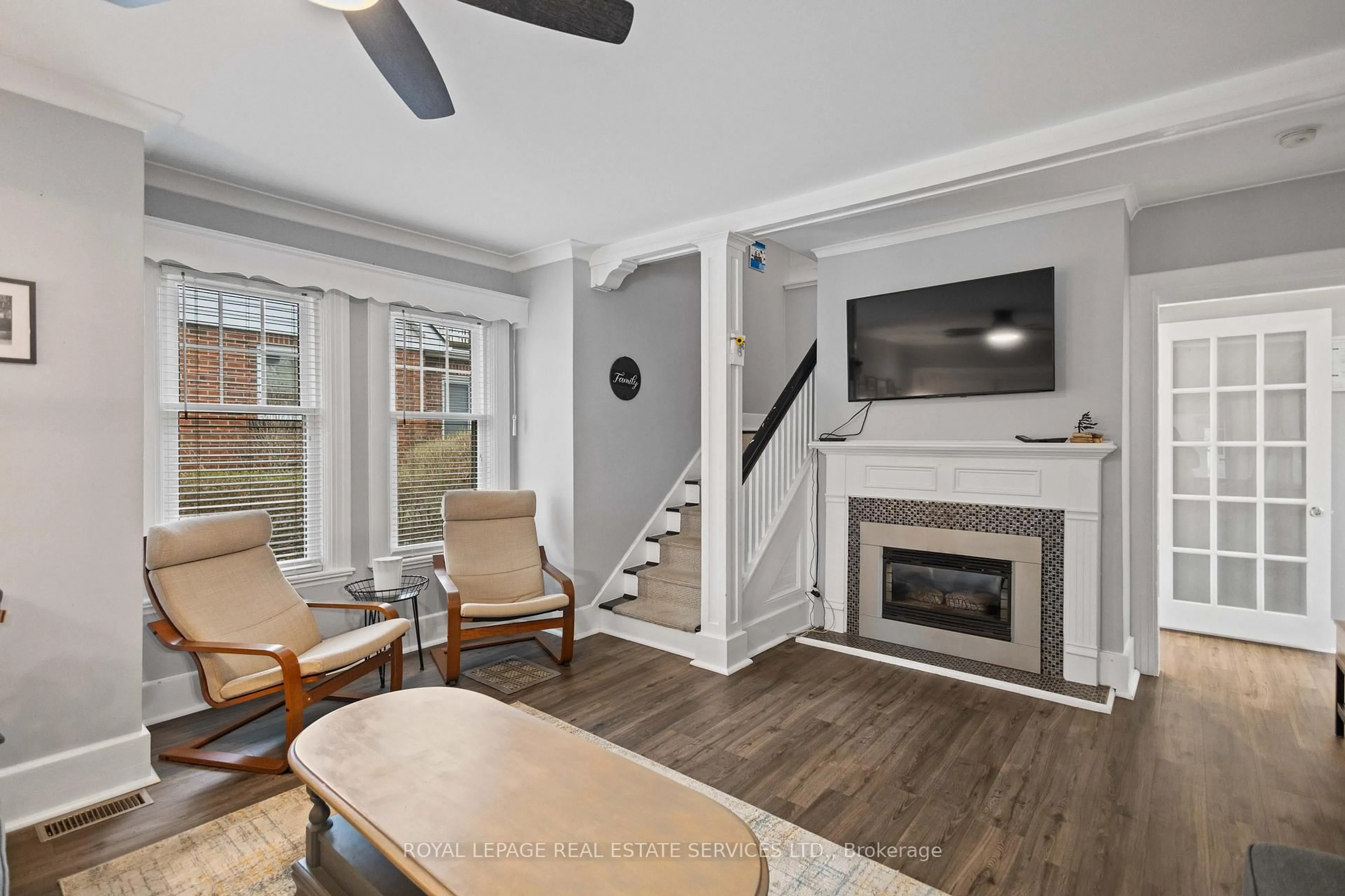 Living room with furniture, unknown for 13 Forest Rd, Brantford Ontario N3S 6V9