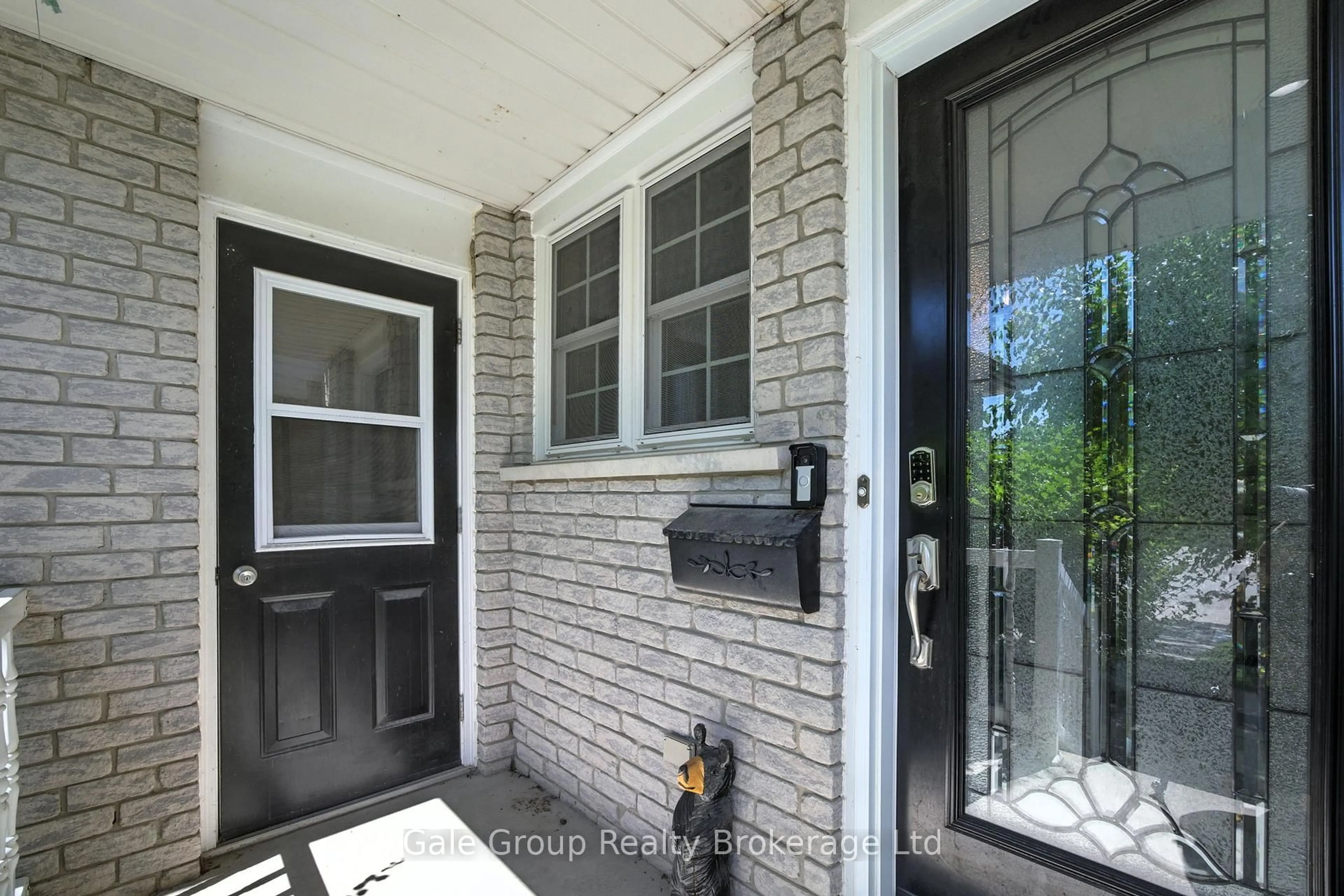 Indoor entryway for 1030 Pearson Dr, Woodstock Ontario N4S 8V1