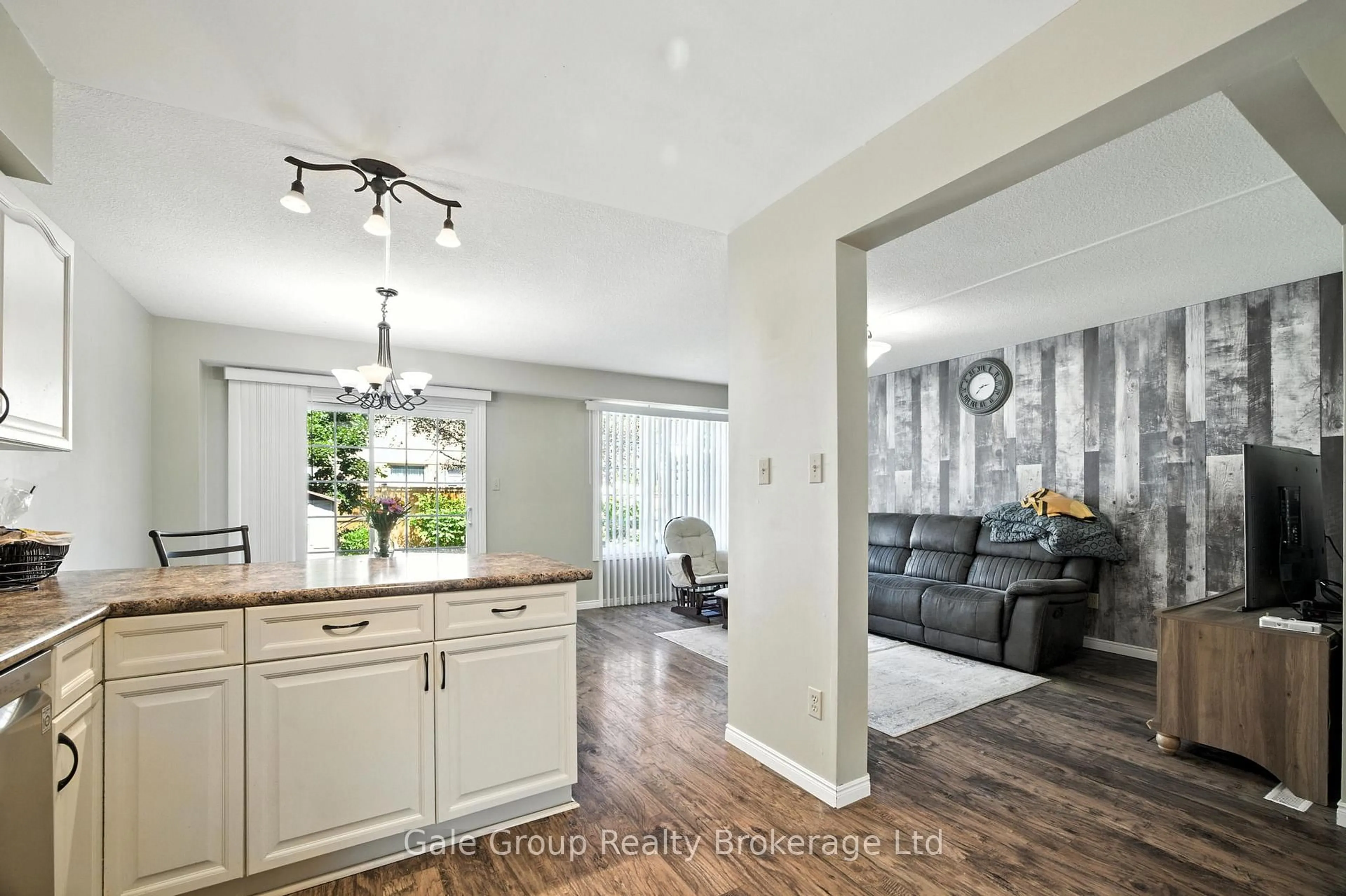 Open concept kitchen, unknown for 1030 Pearson Dr, Woodstock Ontario N4S 8V1