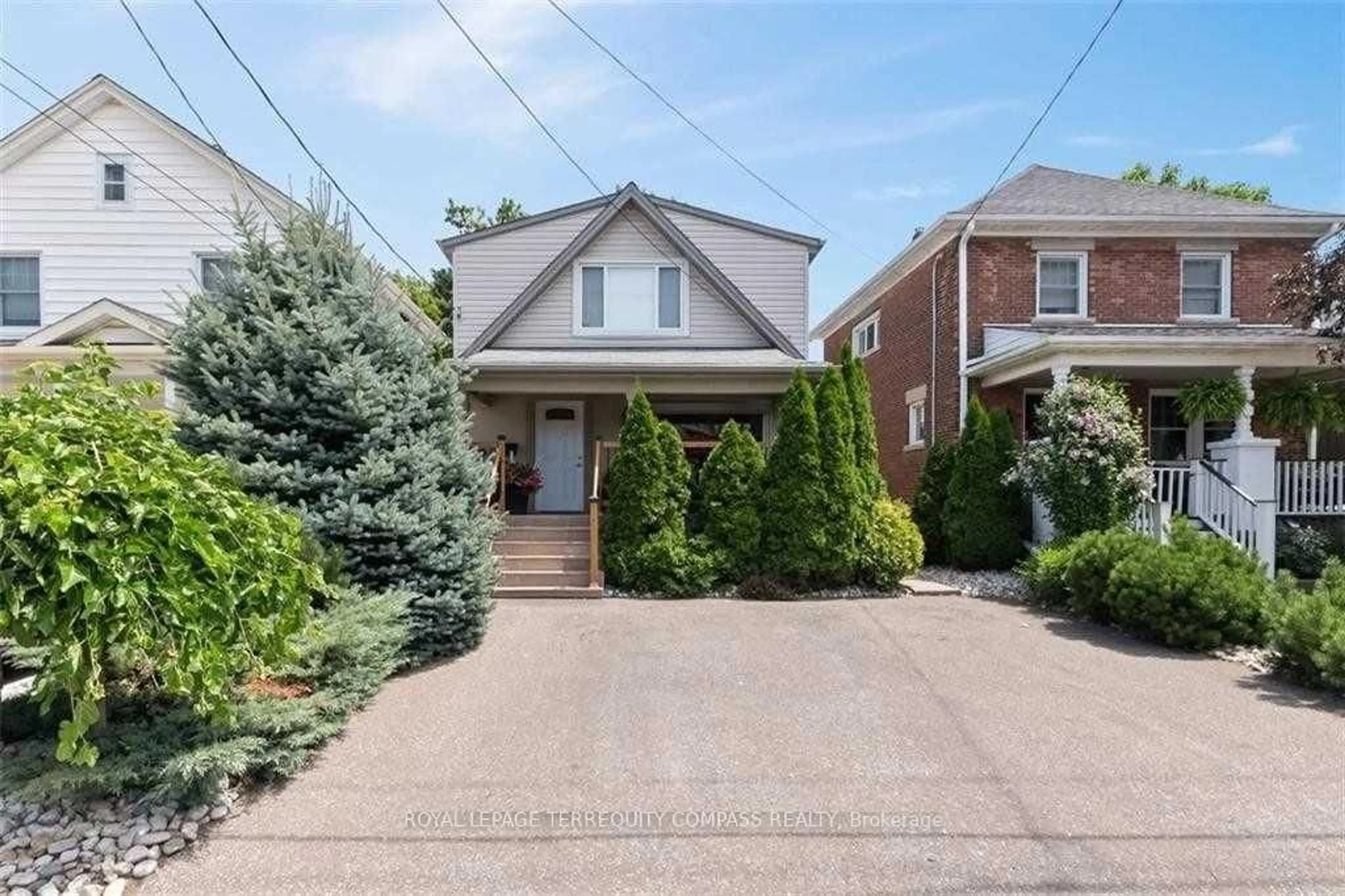 Home with brick exterior material, street for 152 York St, St. Catharines Ontario L2R 6E7