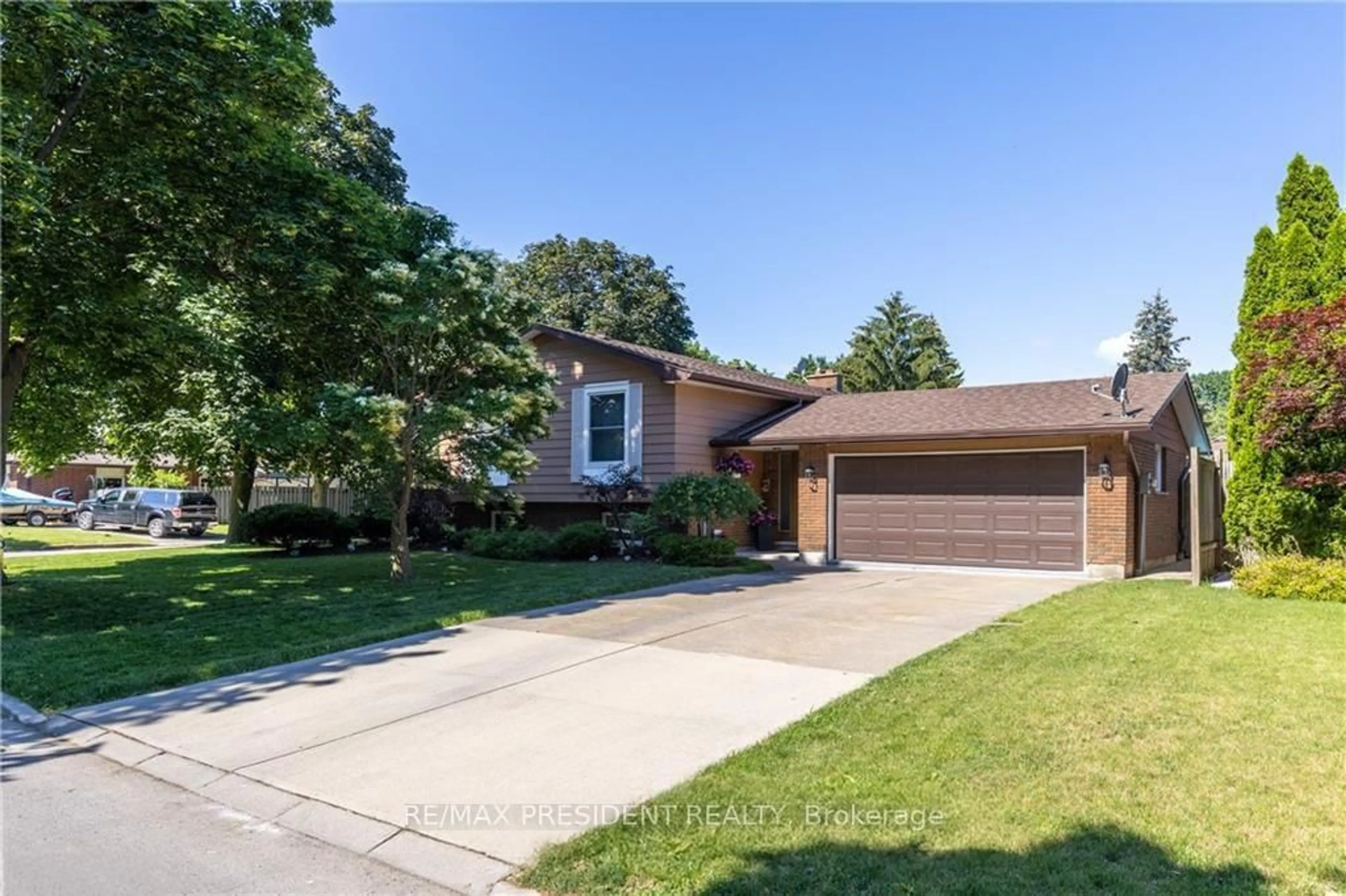 Home with brick exterior material, street for 45 Royal Oak Dr, St. Catharines Ontario L2N 6K4