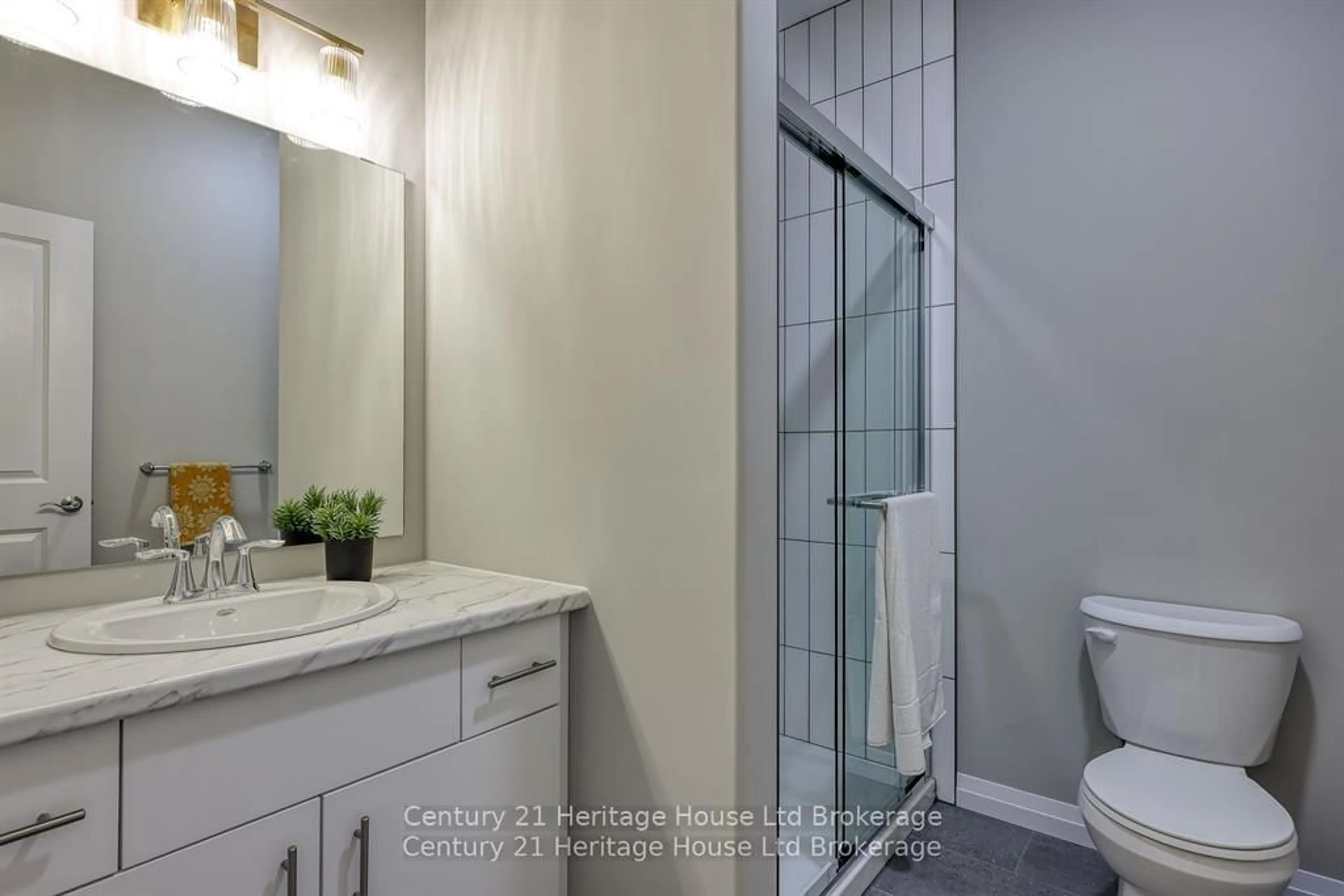 Standard bathroom, ceramic/tile floor for 19 Anderson St #12, Woodstock Ontario N4S 9A3