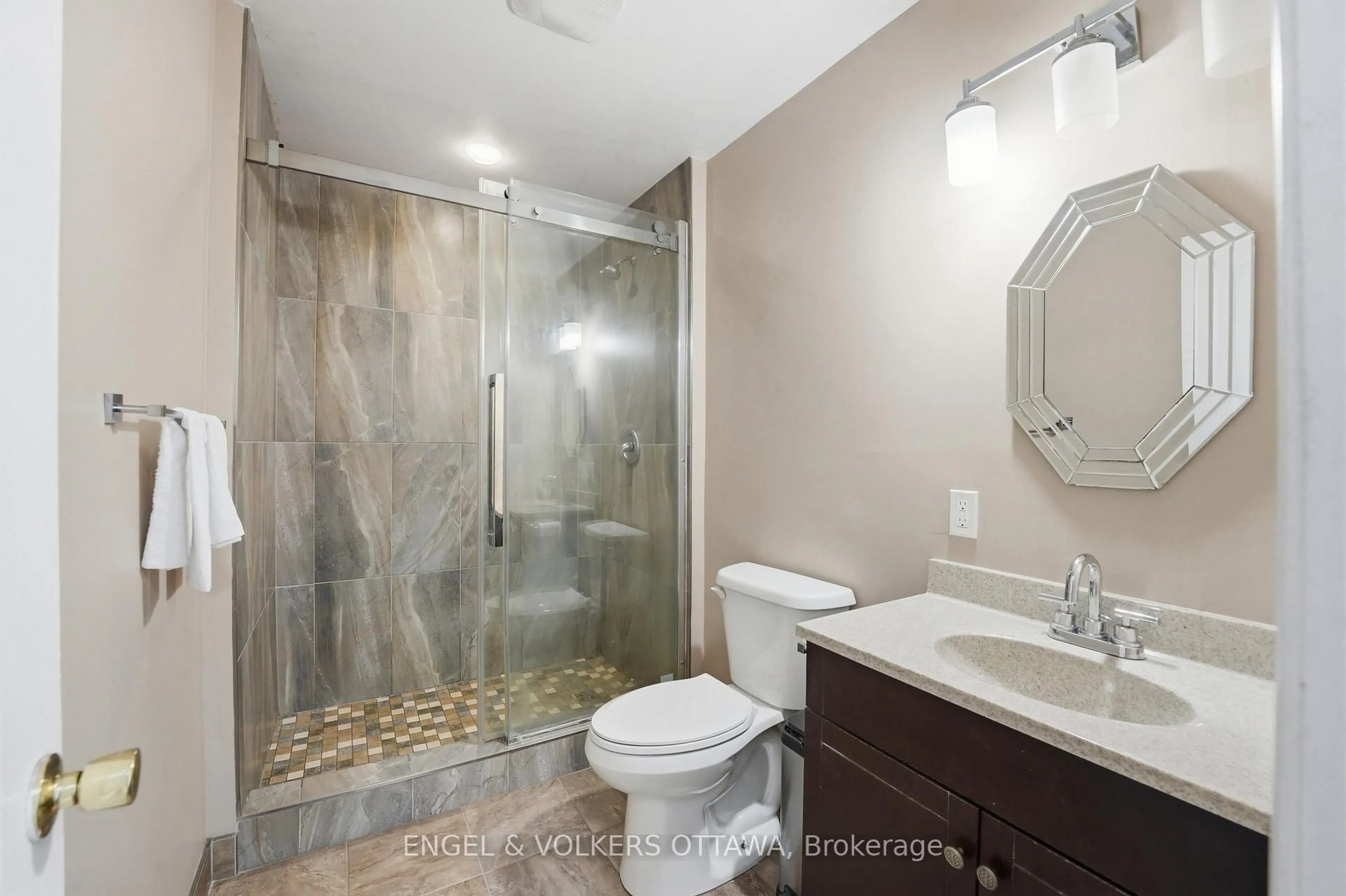 Standard bathroom, ceramic/tile floor for 34 Alison Korn Private, Ottawa Ontario K2H 8M6