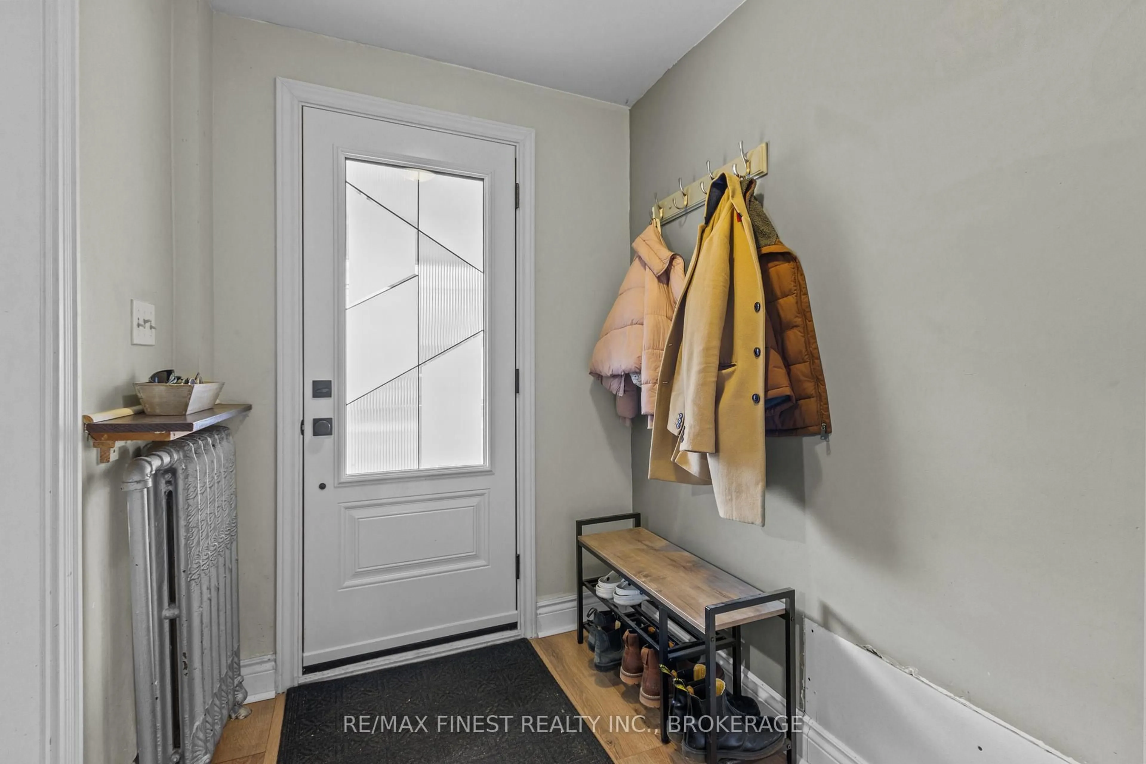 Indoor entryway for 205 Concession St, Kingston Ontario K7K 2B4