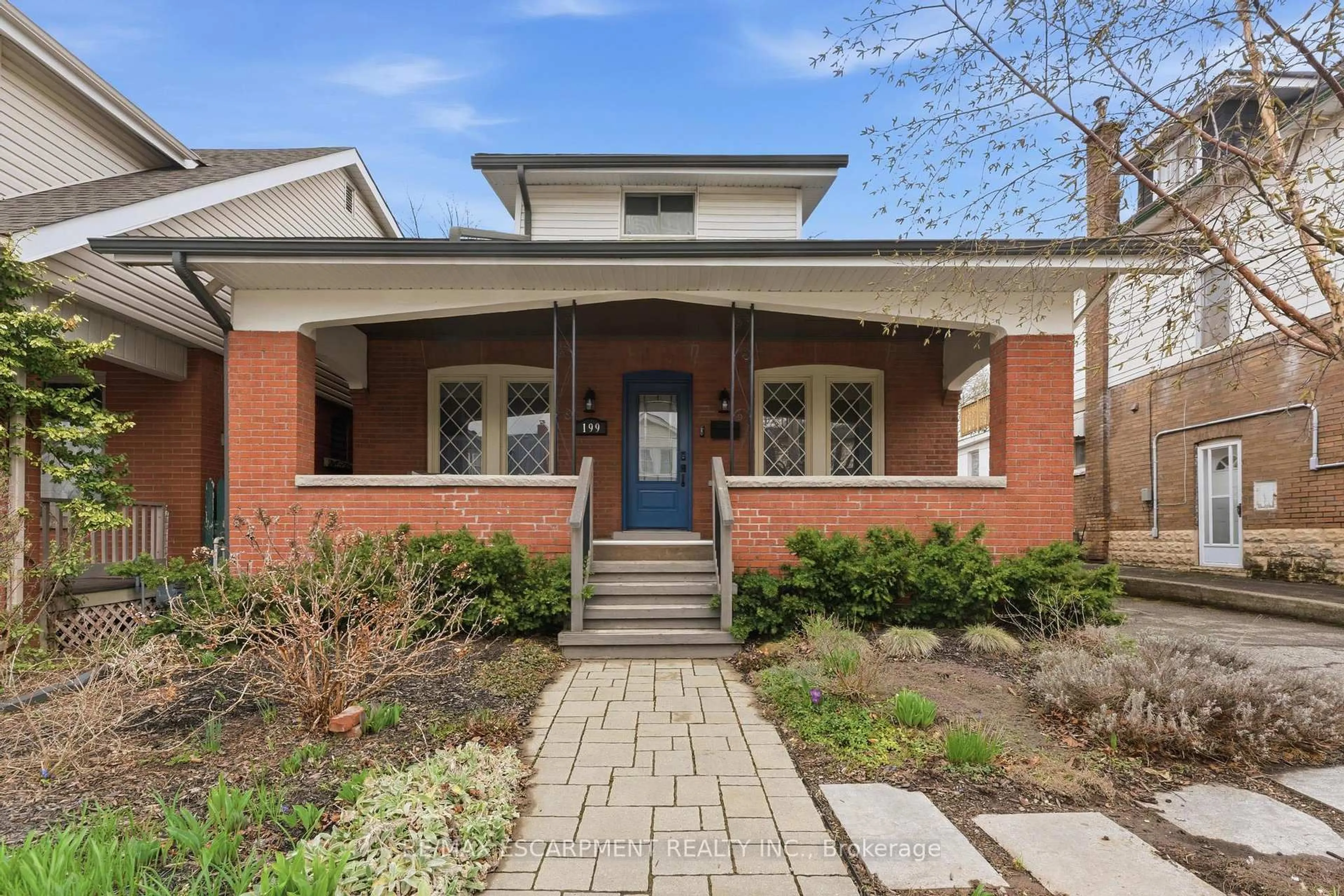 Home with brick exterior material, street for 199 Kensington Ave, Hamilton Ontario L8M 3H6