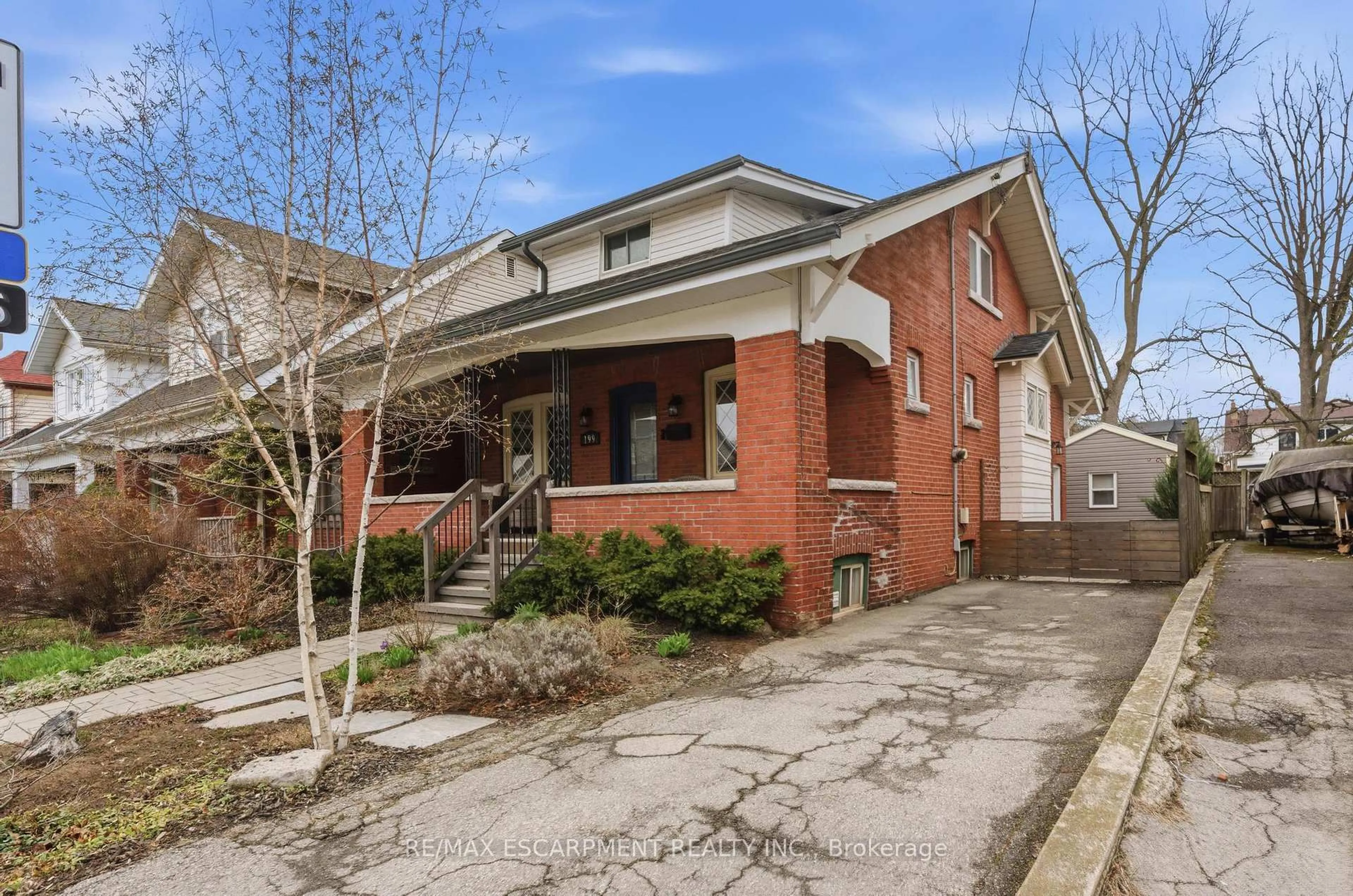 Home with brick exterior material, street for 199 Kensington Ave, Hamilton Ontario L8M 3H6
