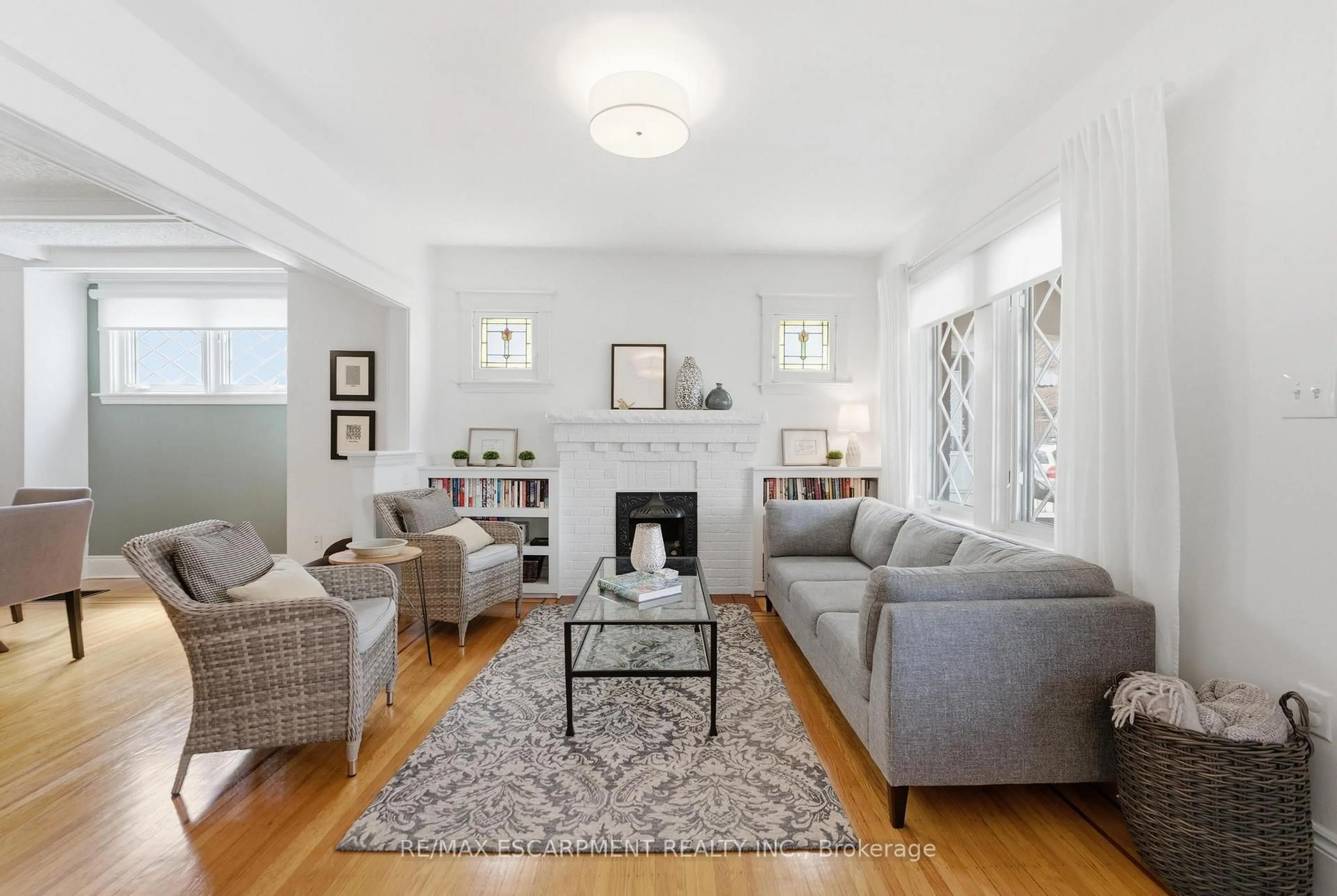 Living room with furniture, unknown for 199 Kensington Ave, Hamilton Ontario L8M 3H6