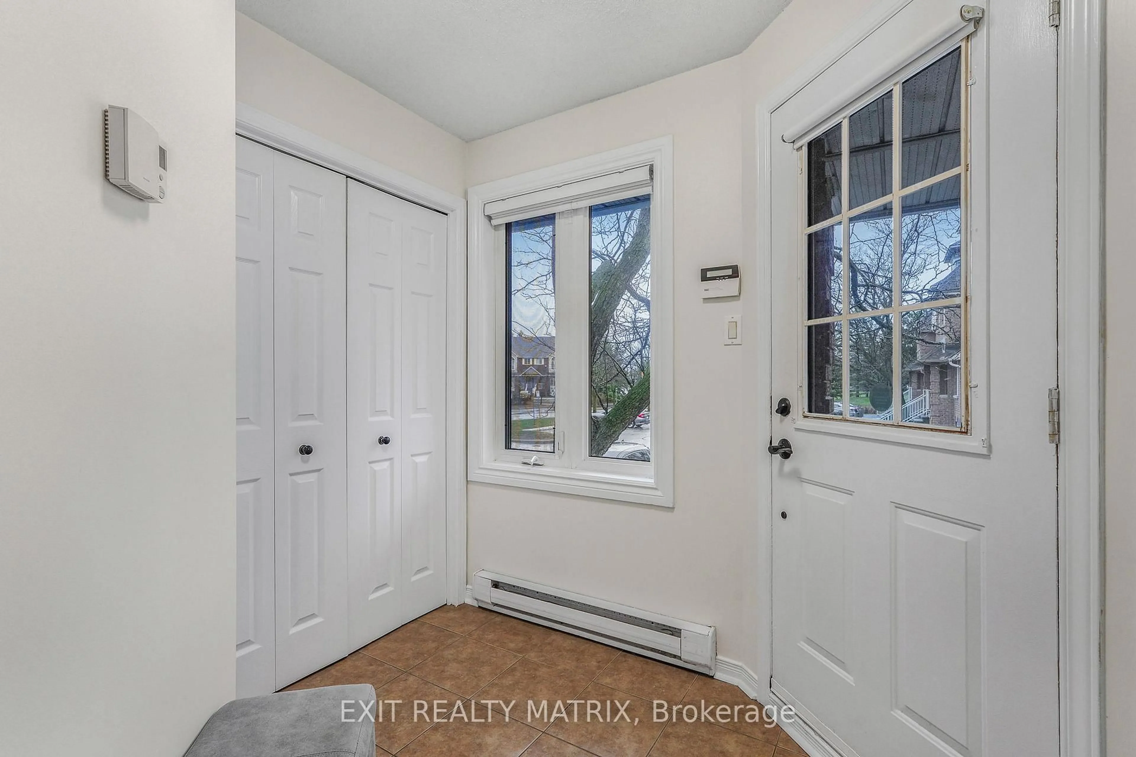 Indoor entryway for 458 Briston Private #20, Ottawa Ontario K1G 5R4