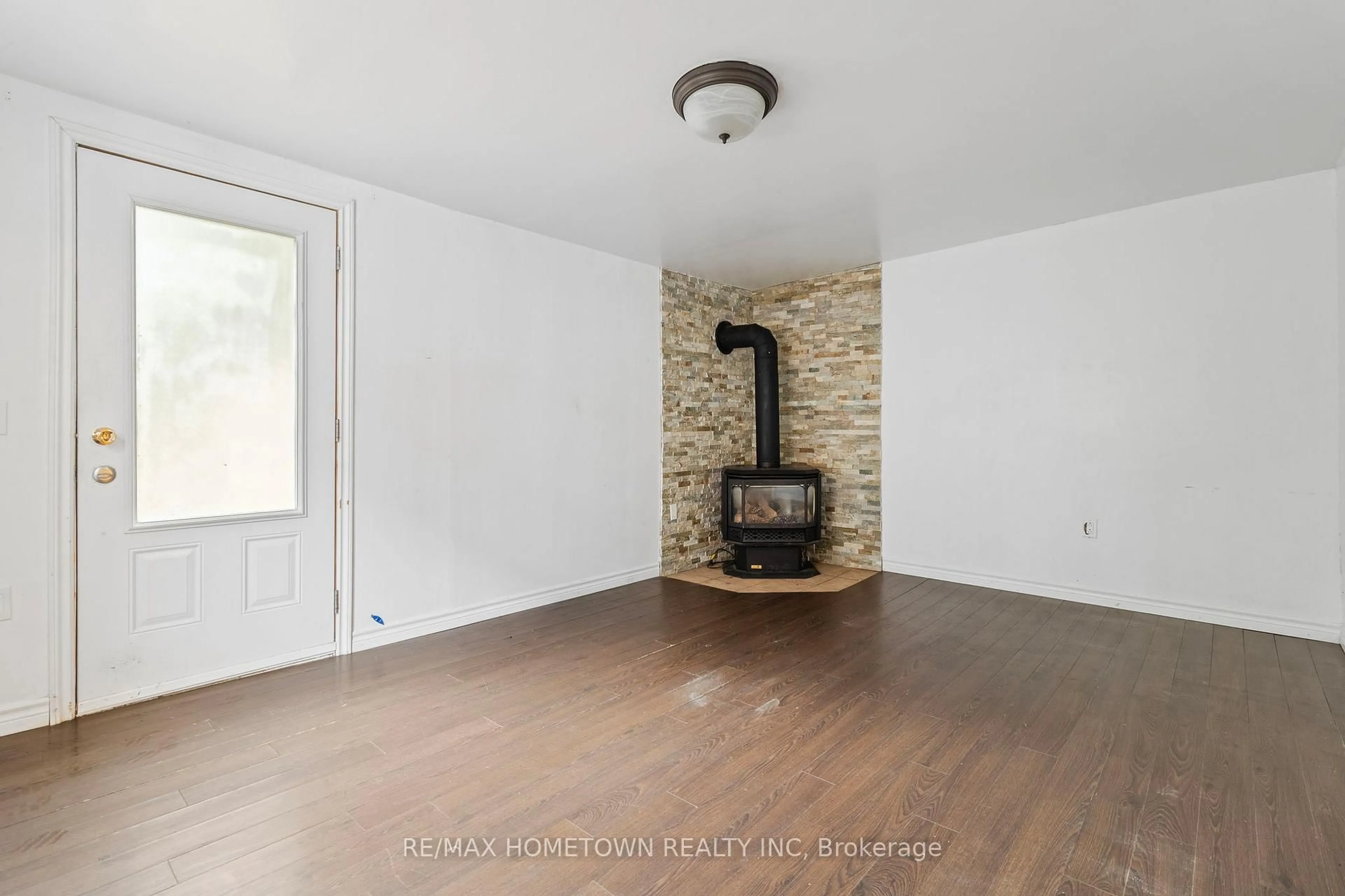 A pic of a room for 93 Perth St, Brockville Ontario K6V 5C8