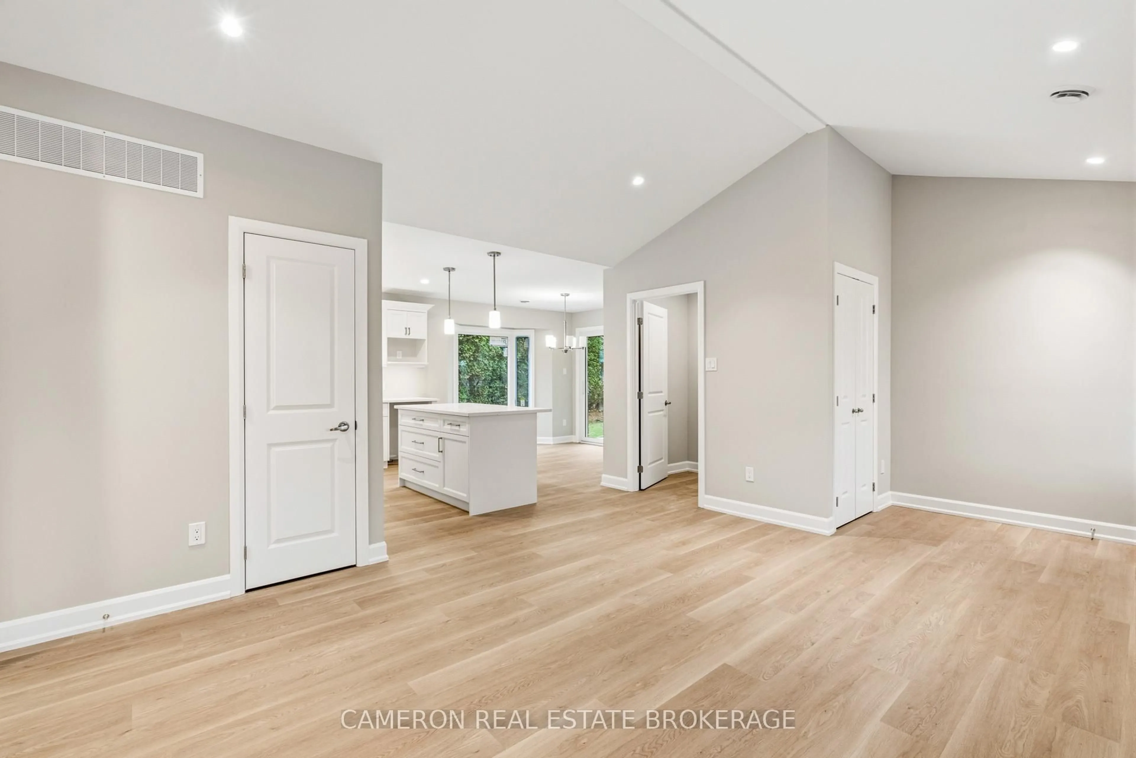 Unknown for 10 Whittaker Cres, Cornwall Ontario K6H 0J6