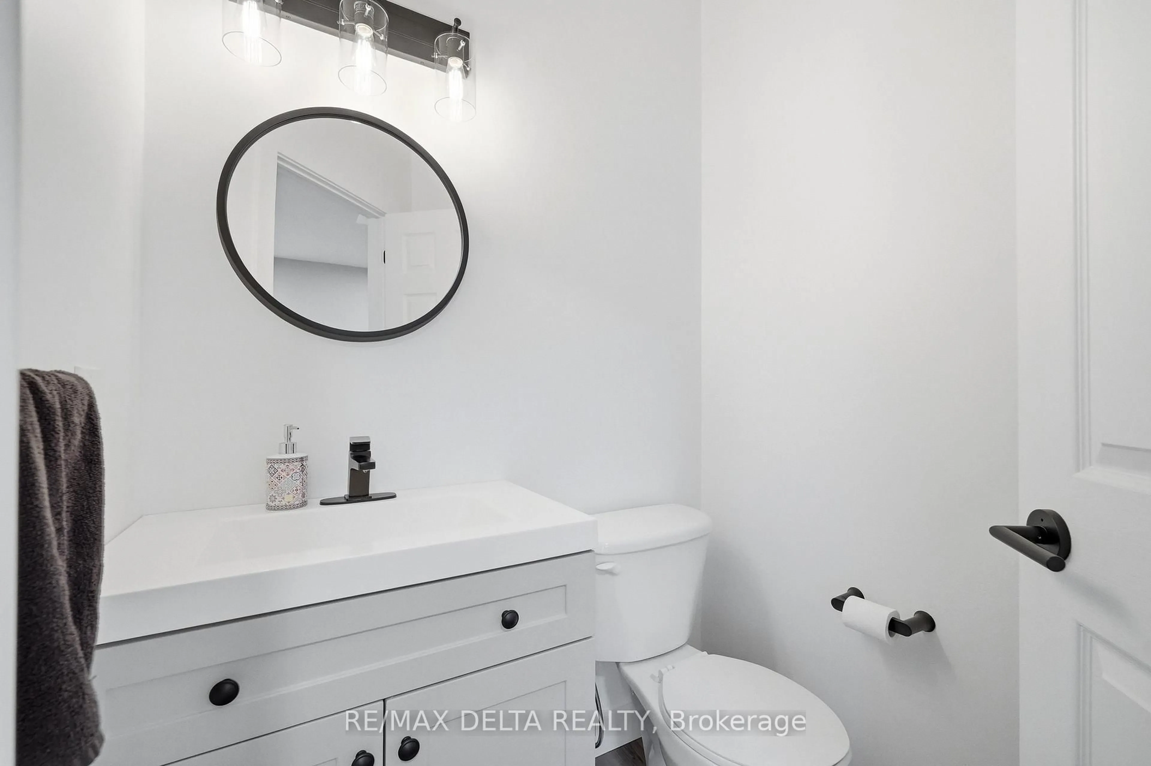Standard bathroom, ceramic/tile floor for 2669 Chamberland St, Clarence-Rockland Ontario K4K 0A5