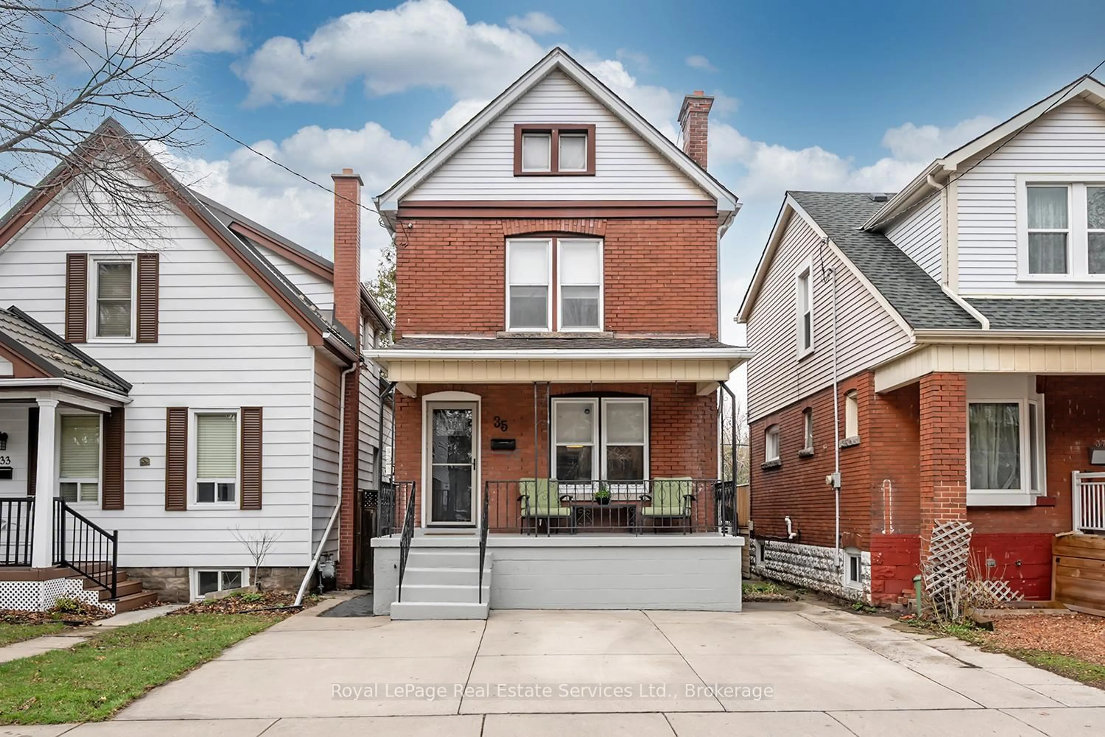 Home with brick exterior material, street for 35 Park Row, Hamilton Ontario L8H 4E3