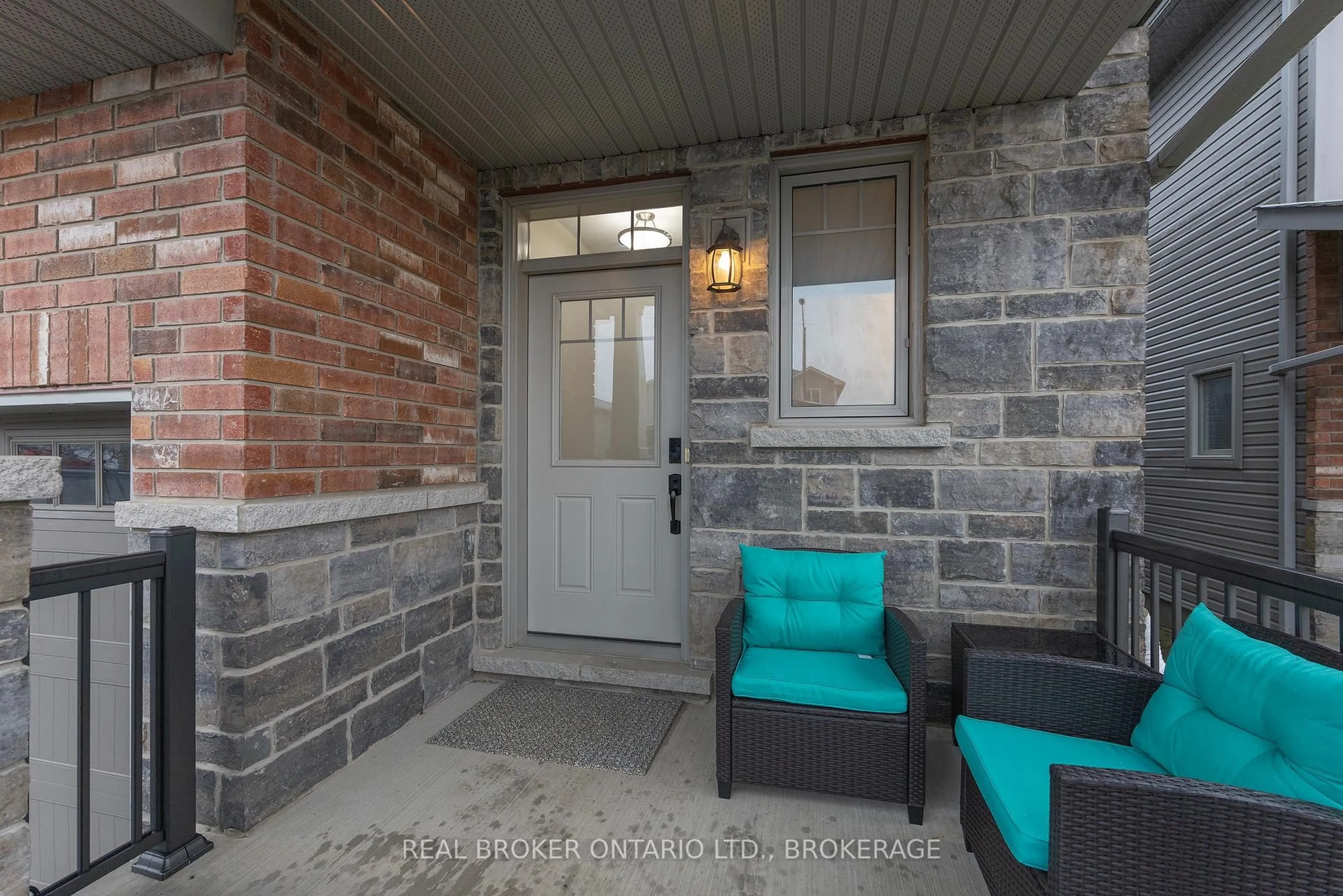 Indoor entryway for 138 DR. RICHARD JAMES Cres, Loyalist Ontario K7N 0B9