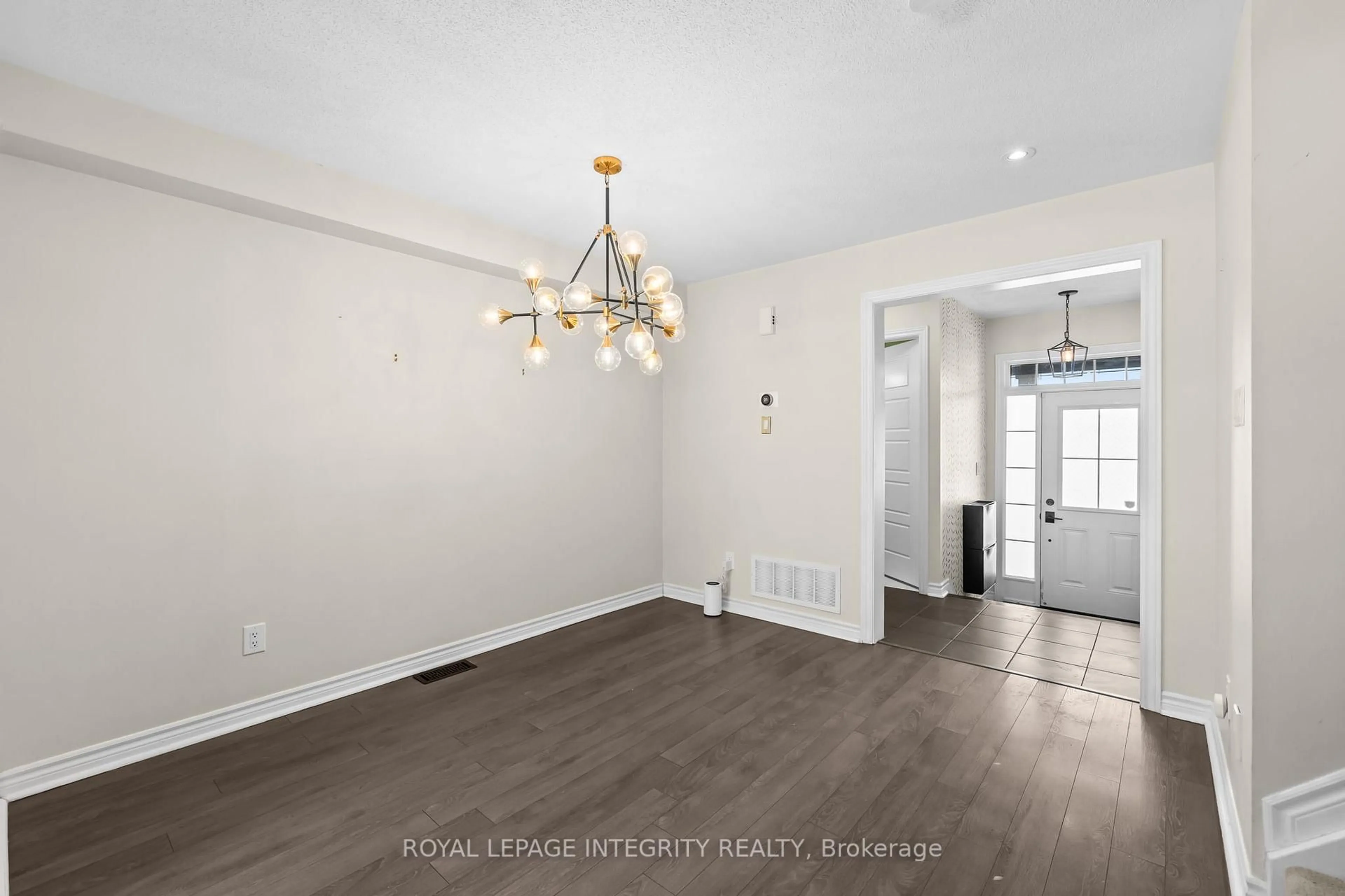 Indoor entryway for 2435 River Mist Rd, Ottawa Ontario K2J 5W5