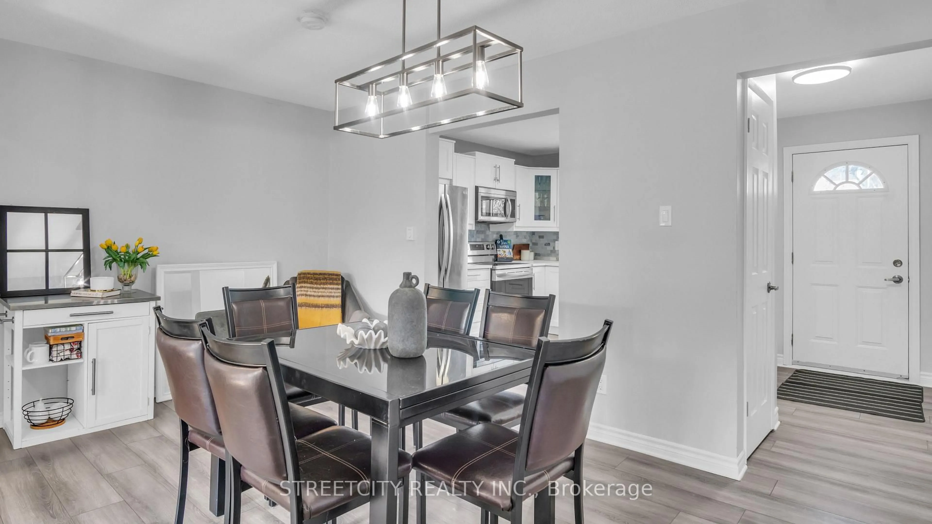 Dining room, unknown for 490 SOUTHDALE Rd #8, London South Ontario N6E 1A4