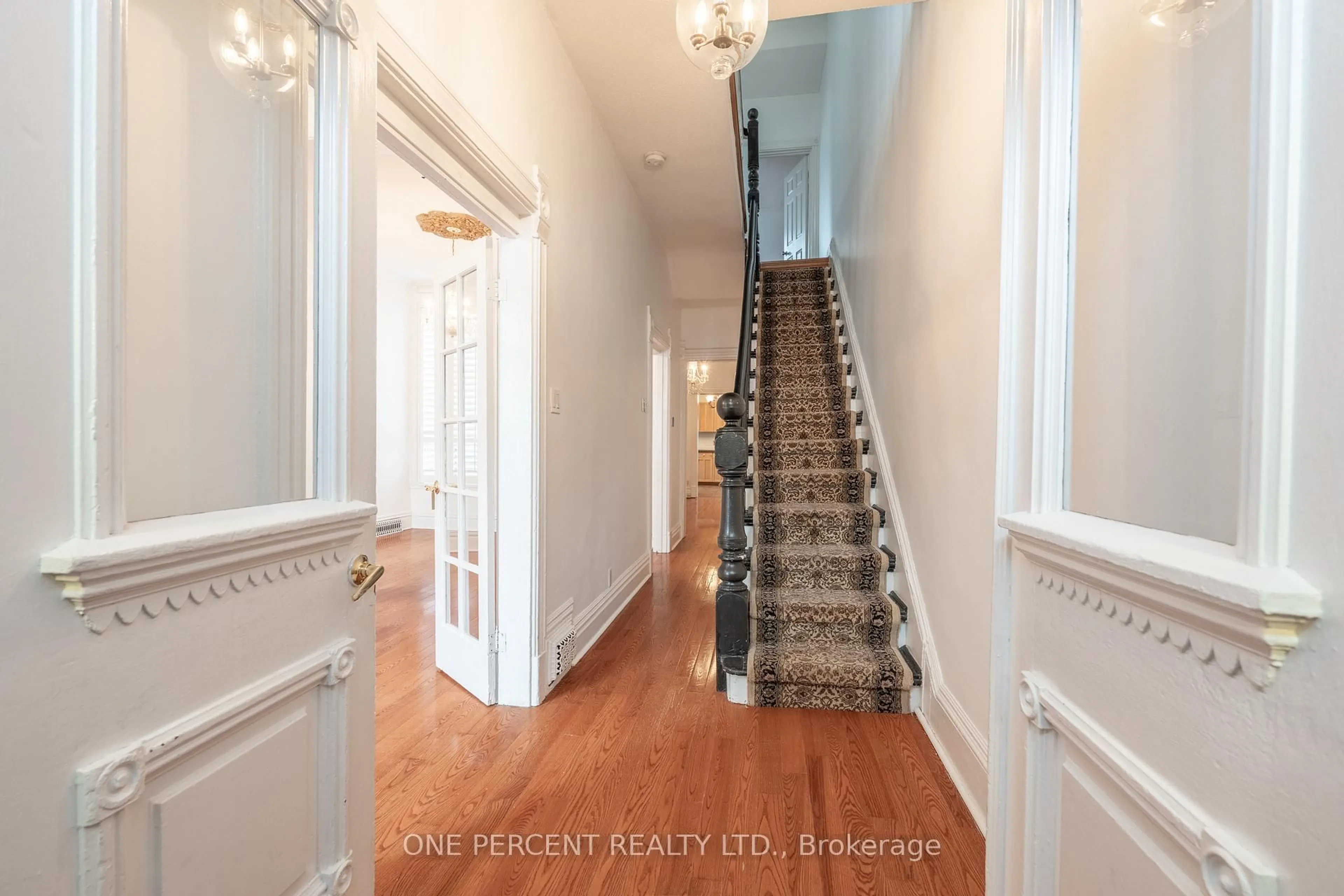 Indoor foyer for 198 Bay St, Hamilton Ontario L8R 2P9