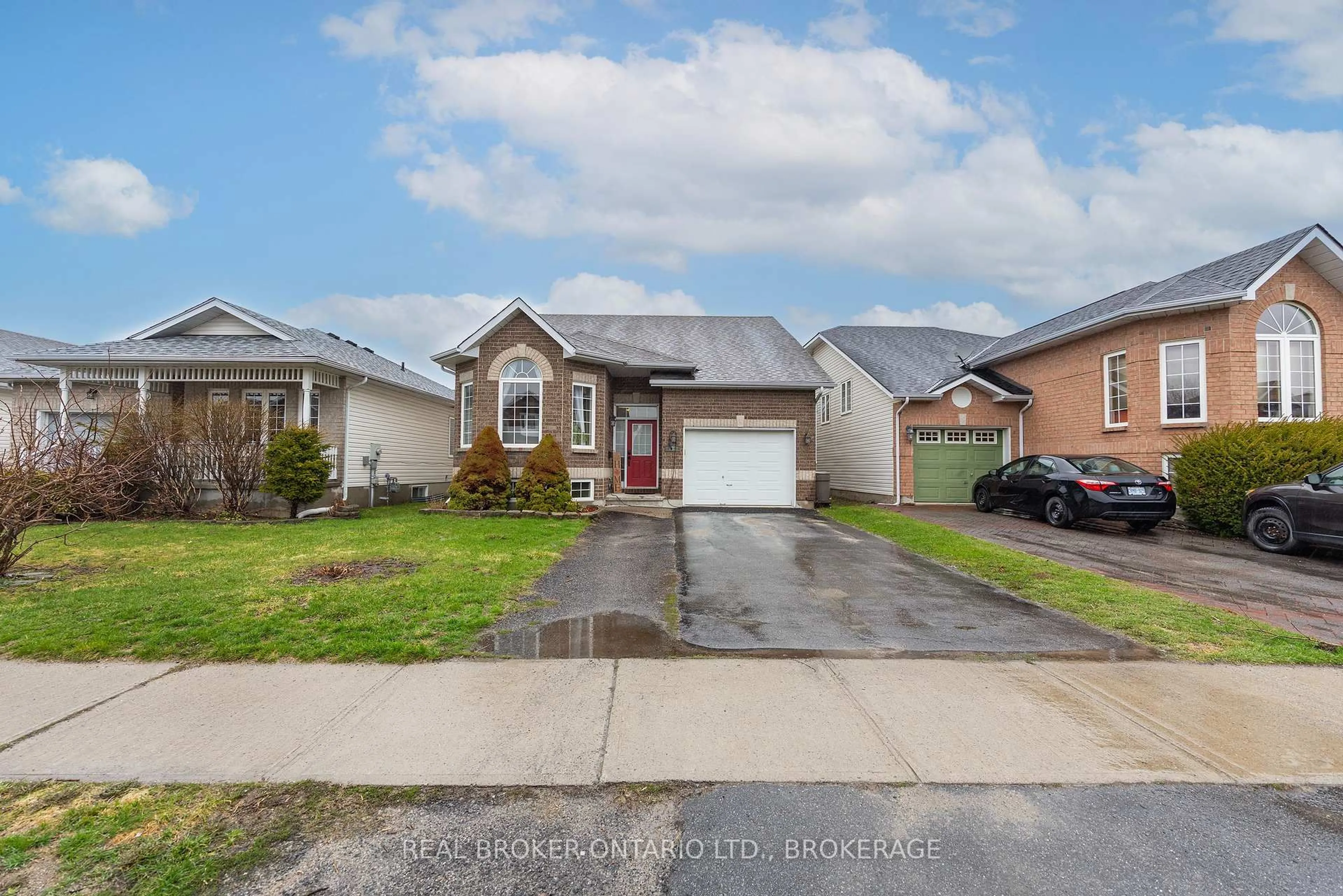 A pic from outside/outdoor area/front of a property/back of a property/a pic from drone, street for 132 Dalgleish Ave, Kingston Ontario K7K 7E3