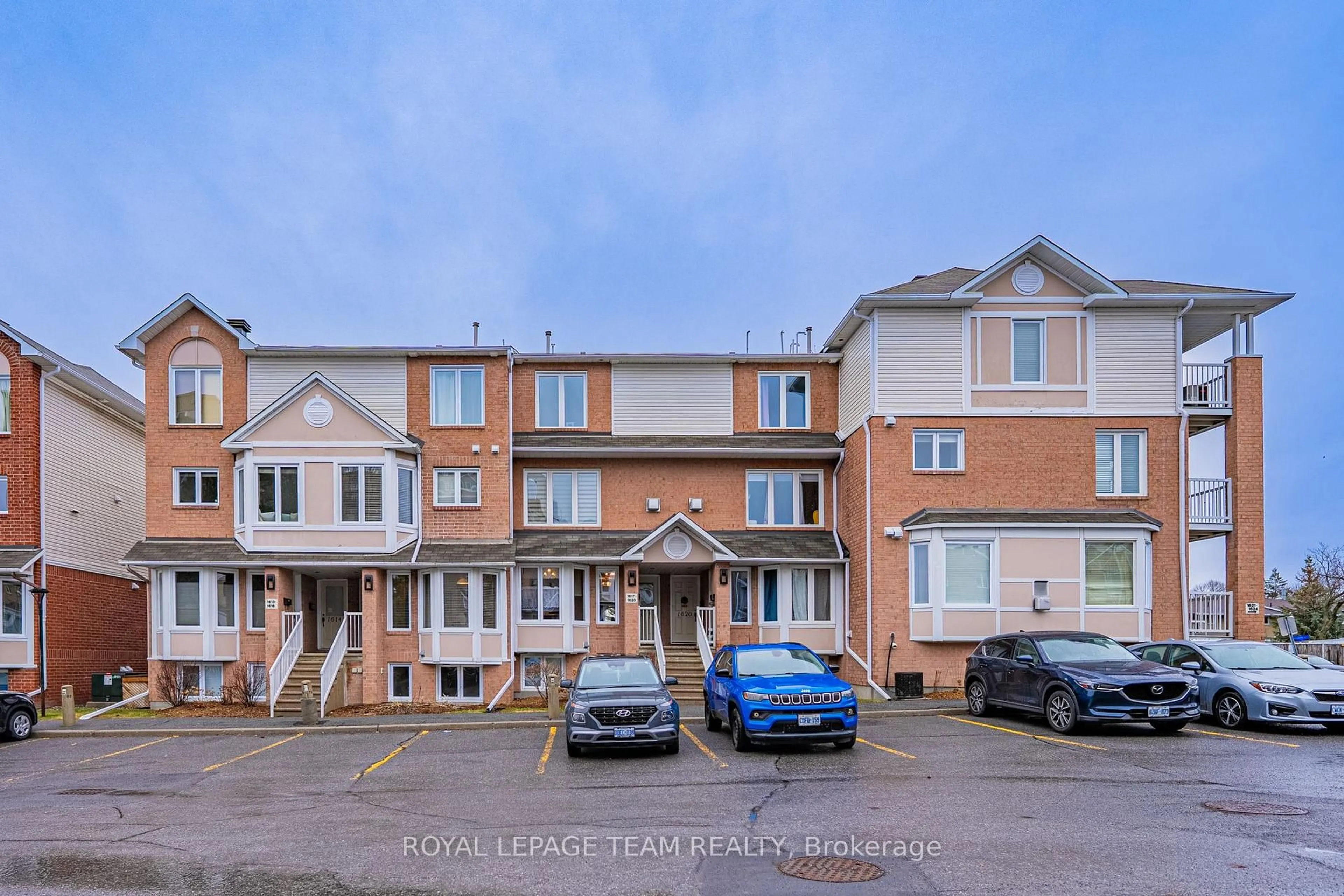 A pic from outside/outdoor area/front of a property/back of a property/a pic from drone, street for 1615 Locksley Lane, Ottawa Ontario K1J 1B6