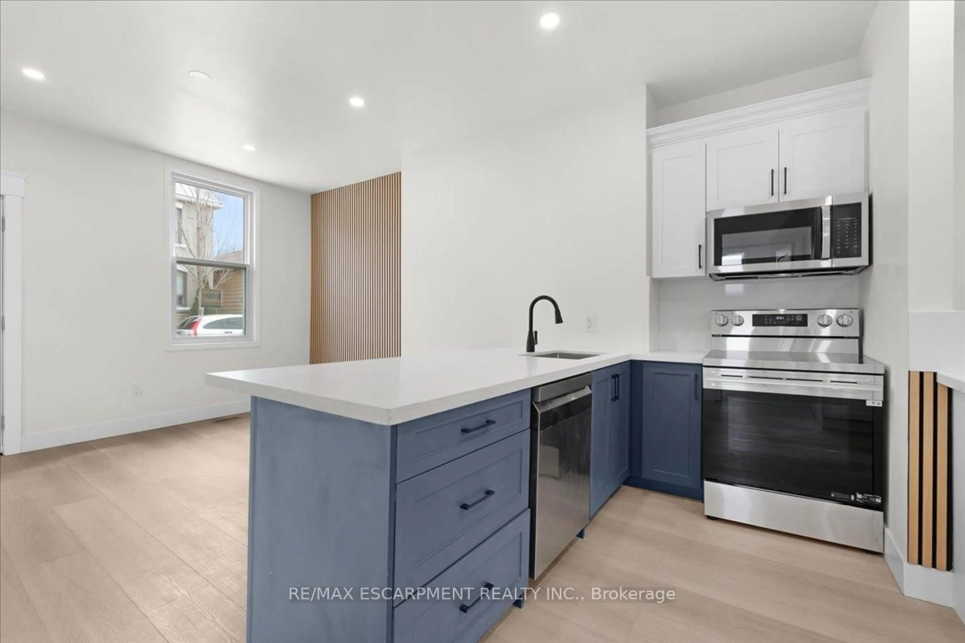 Open concept kitchen, unknown for 215 Ray St, Hamilton Ontario L8R 2Y3