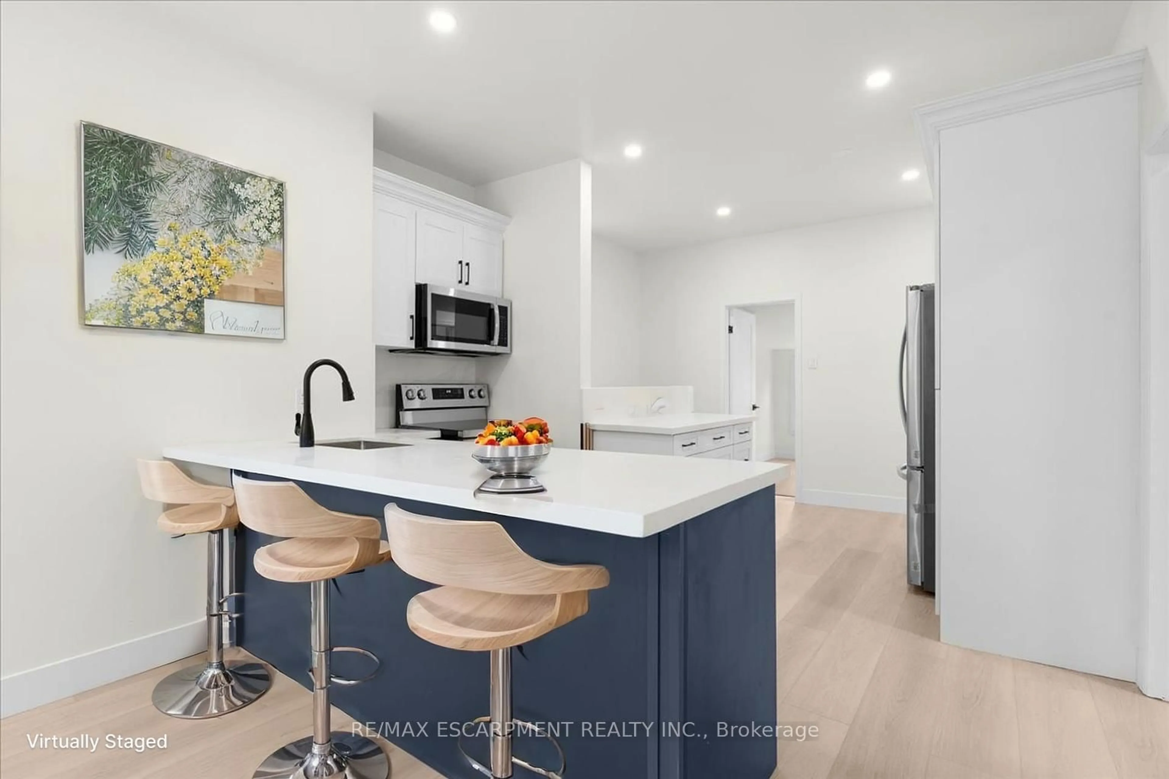 Open concept kitchen, unknown for 215 Ray St, Hamilton Ontario L8R 2Y3