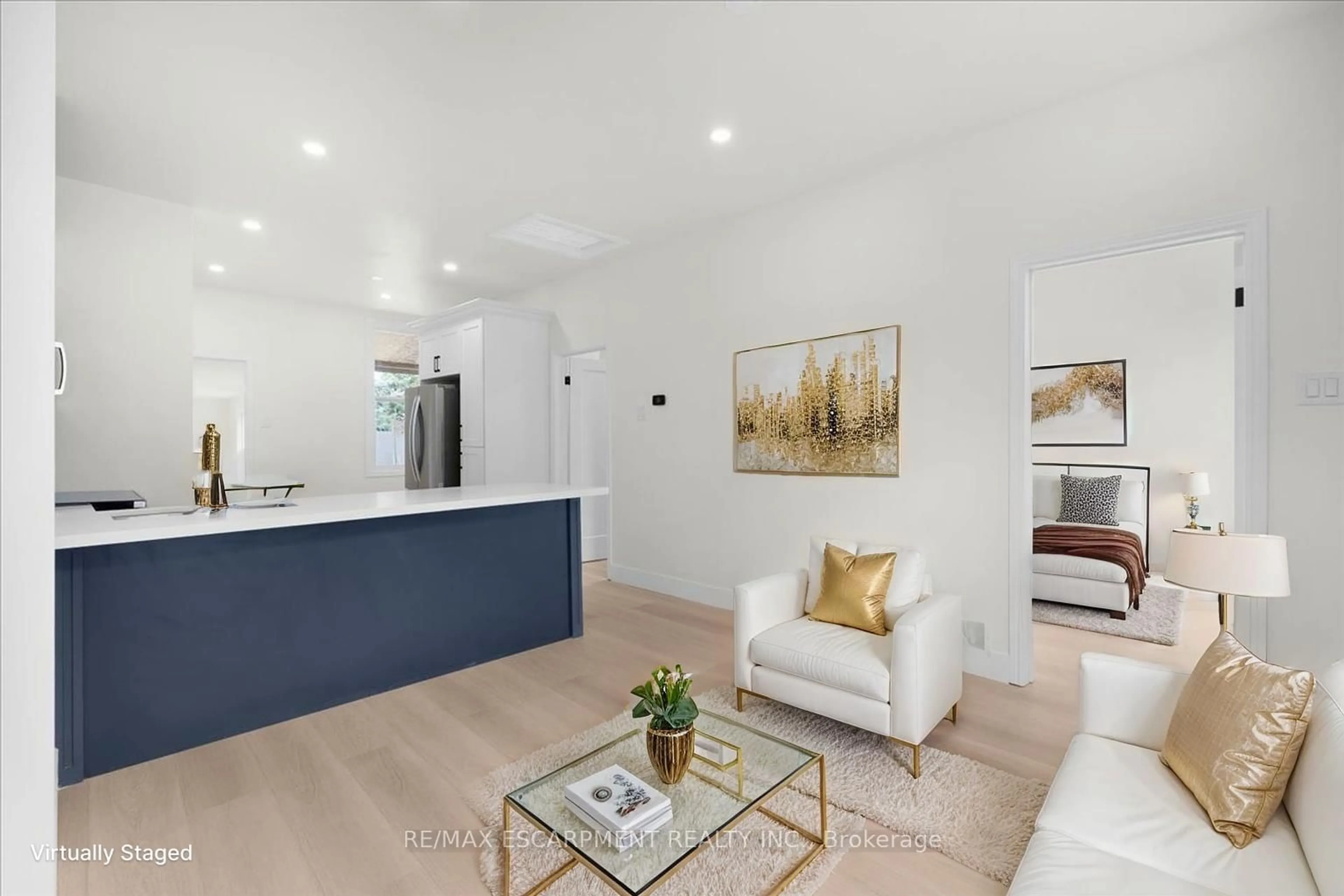 Unknown for 215 Ray St, Hamilton Ontario L8R 2Y3