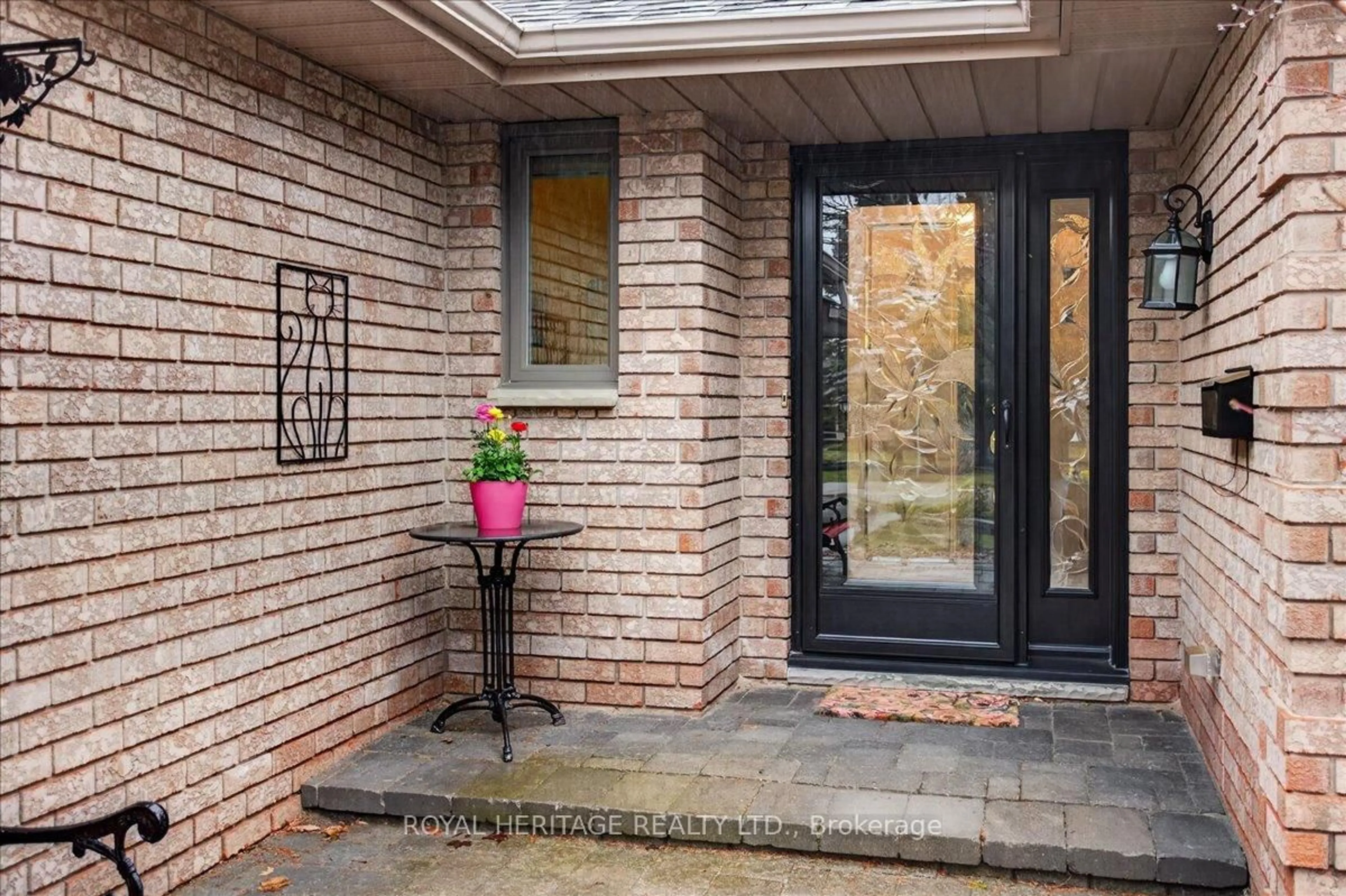 Indoor entryway for 71 Navigators Tr, Kawartha Lakes Ontario K0M 1A0