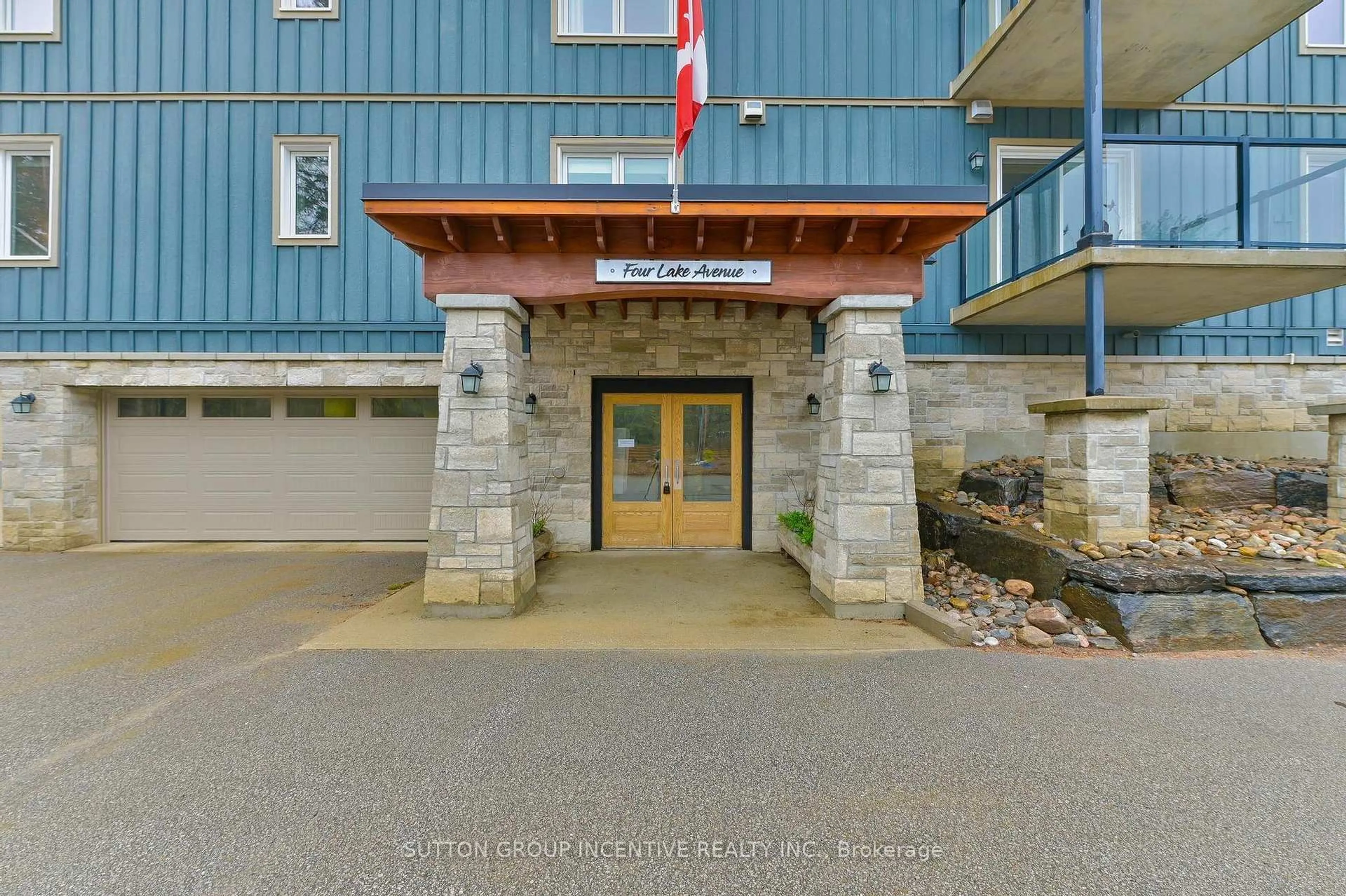 Indoor foyer for 4 Lake Ave #307, Dysart et al Ontario K0M 1S0