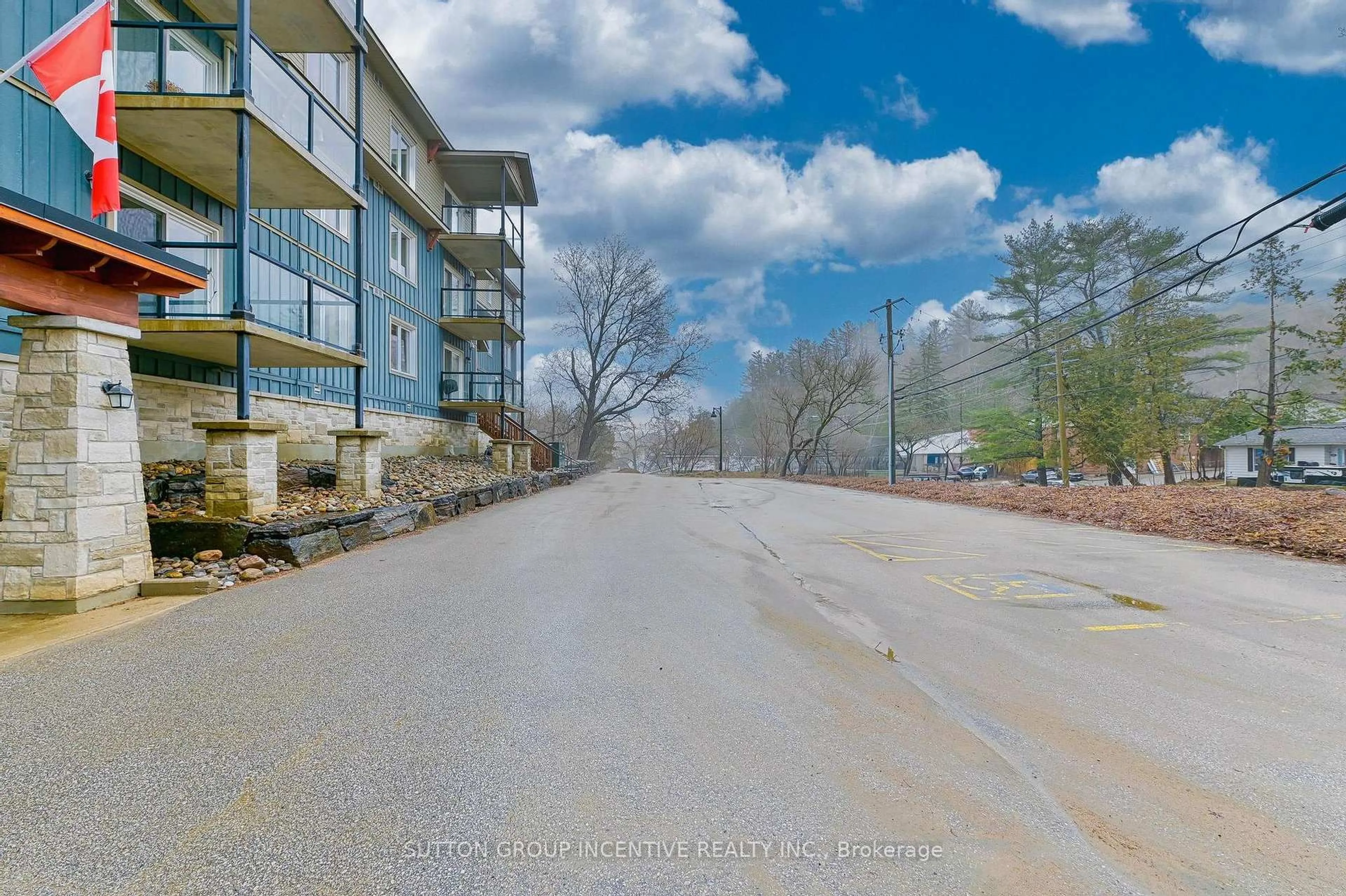 A pic from outside/outdoor area/front of a property/back of a property/a pic from drone, street for 4 Lake Ave #307, Dysart et al Ontario K0M 1S0