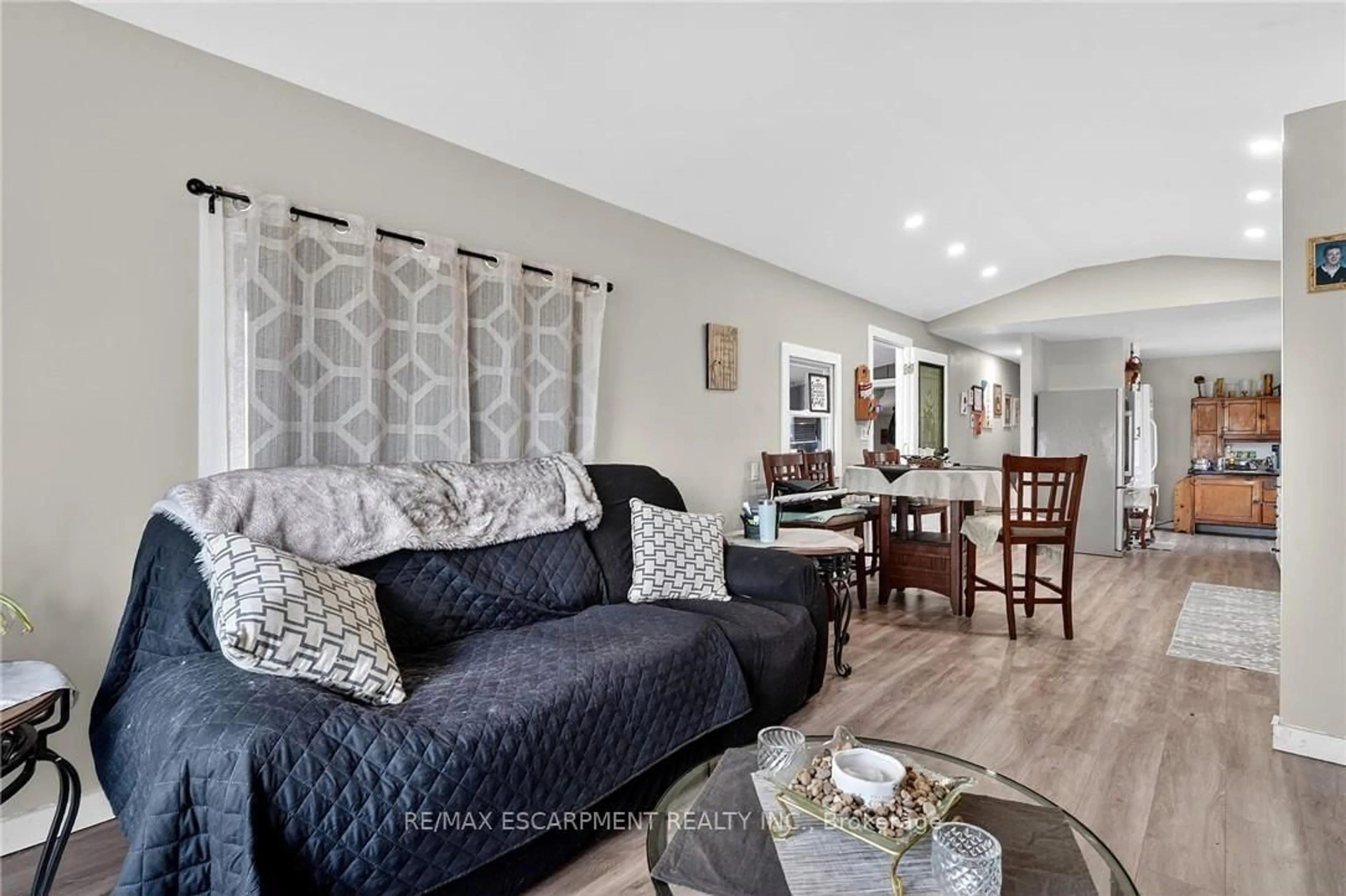 Living room with furniture, unknown for 43969 Highway 3 #14, Wainfleet Ontario L0S 1V0