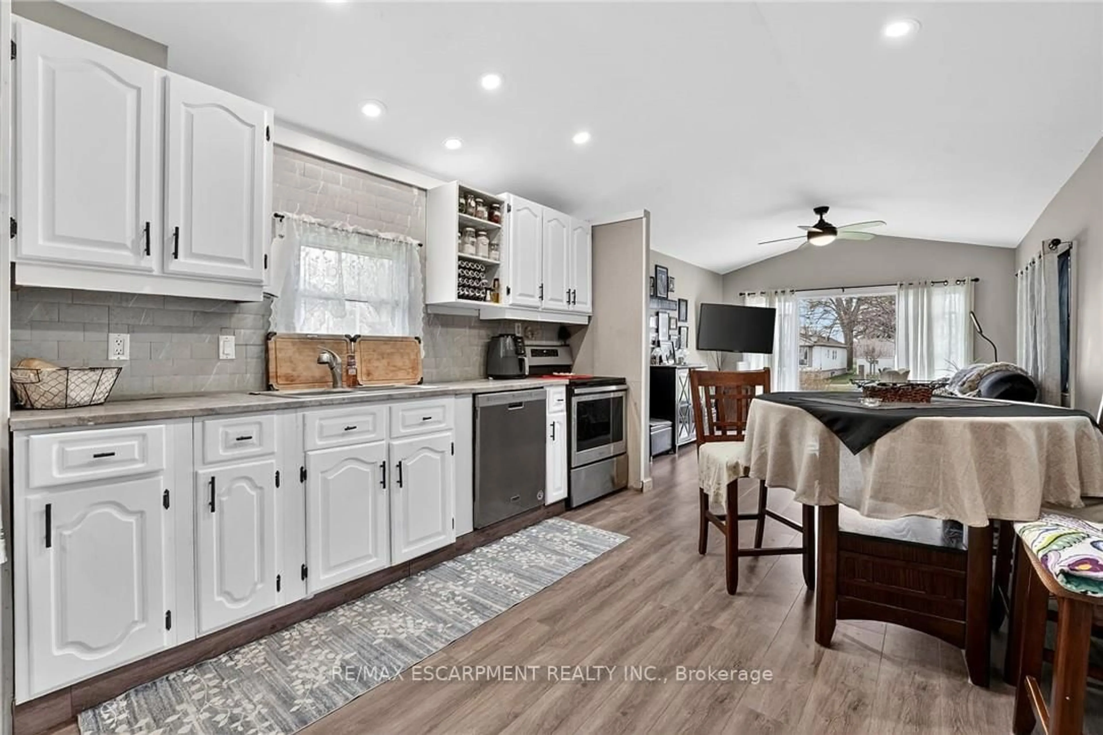 Open concept kitchen, unknown for 43969 Highway 3 #14, Wainfleet Ontario L0S 1V0