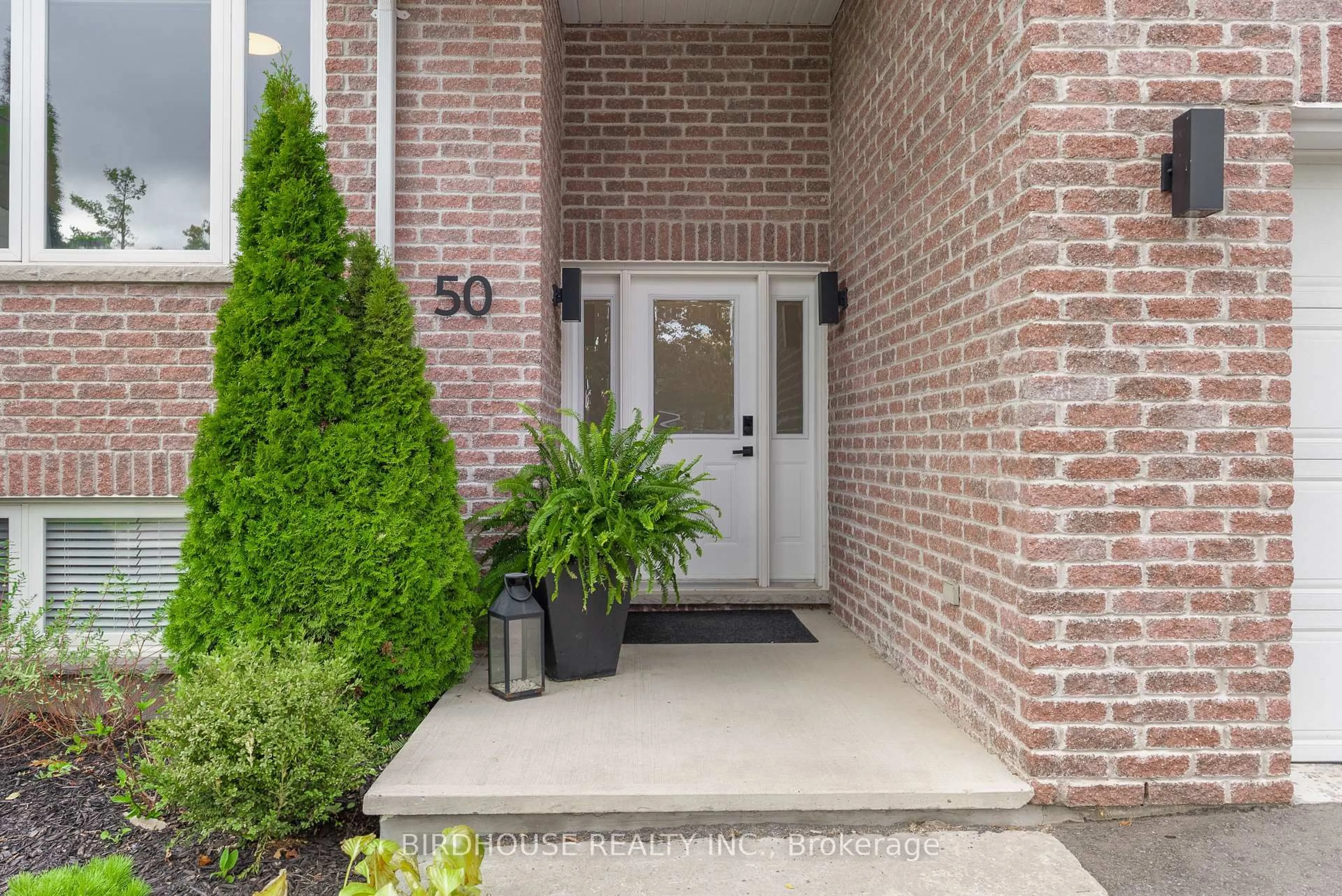 Indoor entryway for 50 Birch Cres, Kawartha Lakes Ontario K0M 1A0
