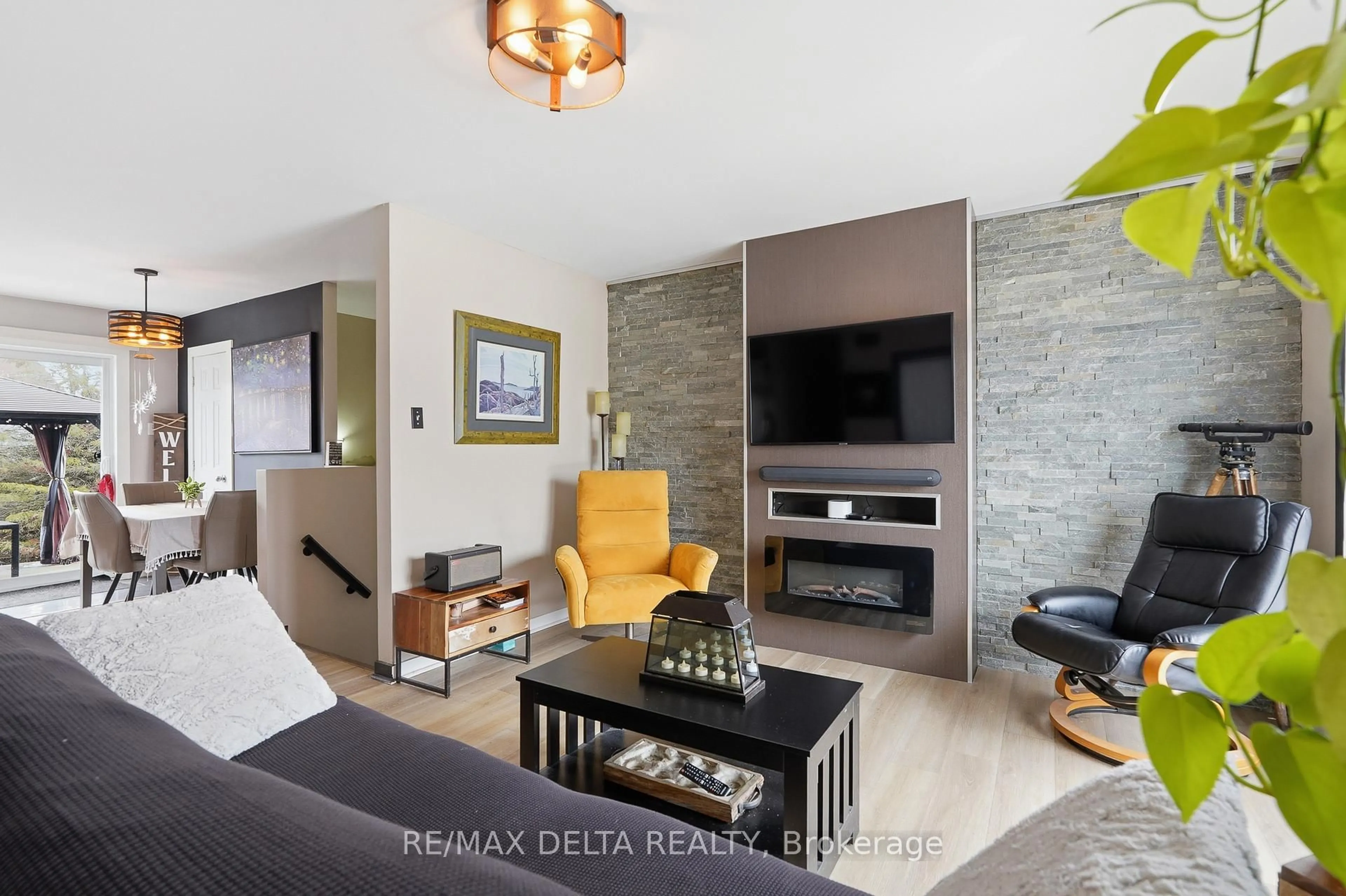 Living room with furniture, ceramic/tile floor for 60 Richard St, Alfred and Plantagenet Ontario K0B 1A0