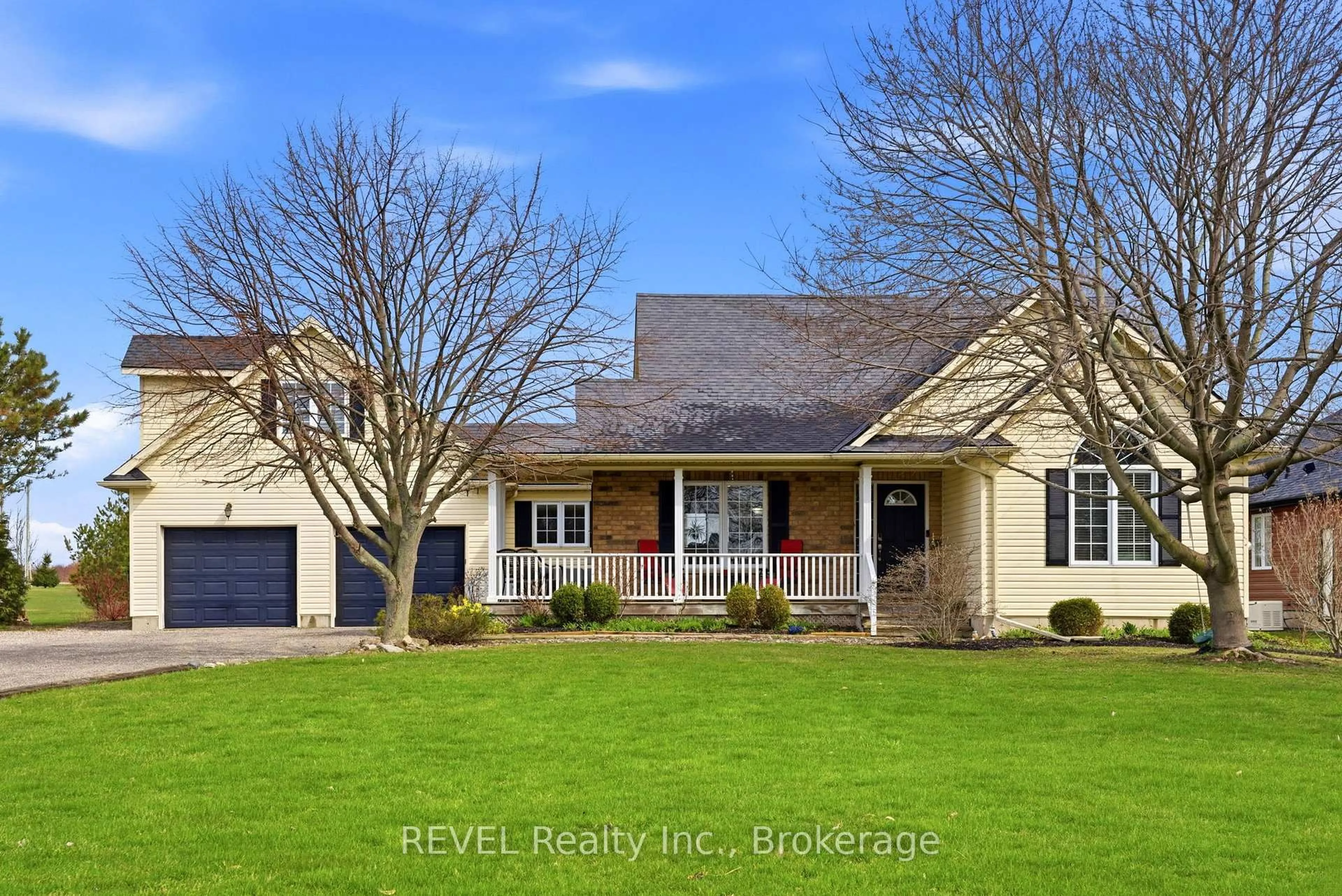 A pic from outside/outdoor area/front of a property/back of a property/a pic from drone, street for 17 Stonehaven Rd, Haldimand Ontario N1A 2W6