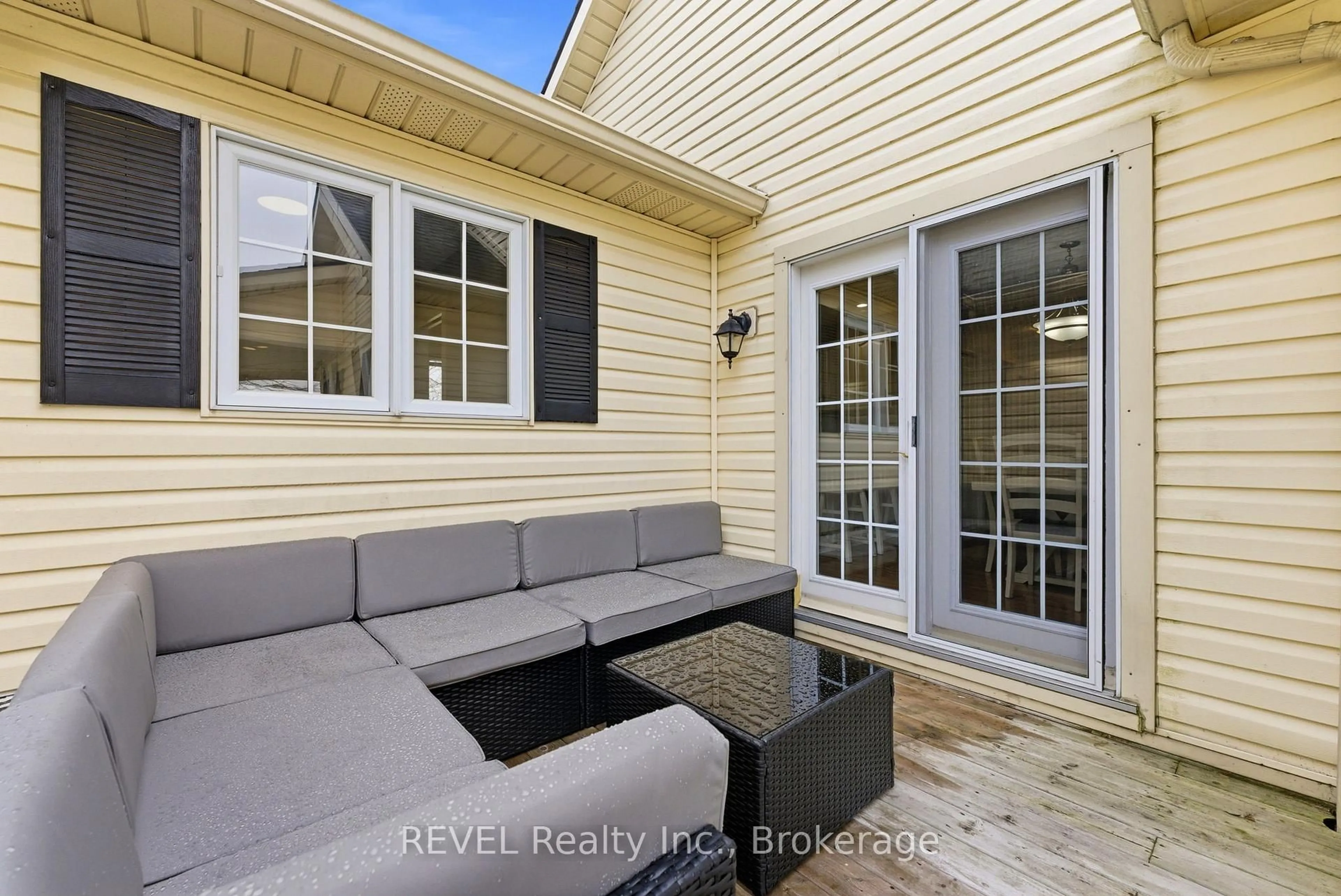 Patio, street for 17 Stonehaven Rd, Haldimand Ontario N1A 2W6