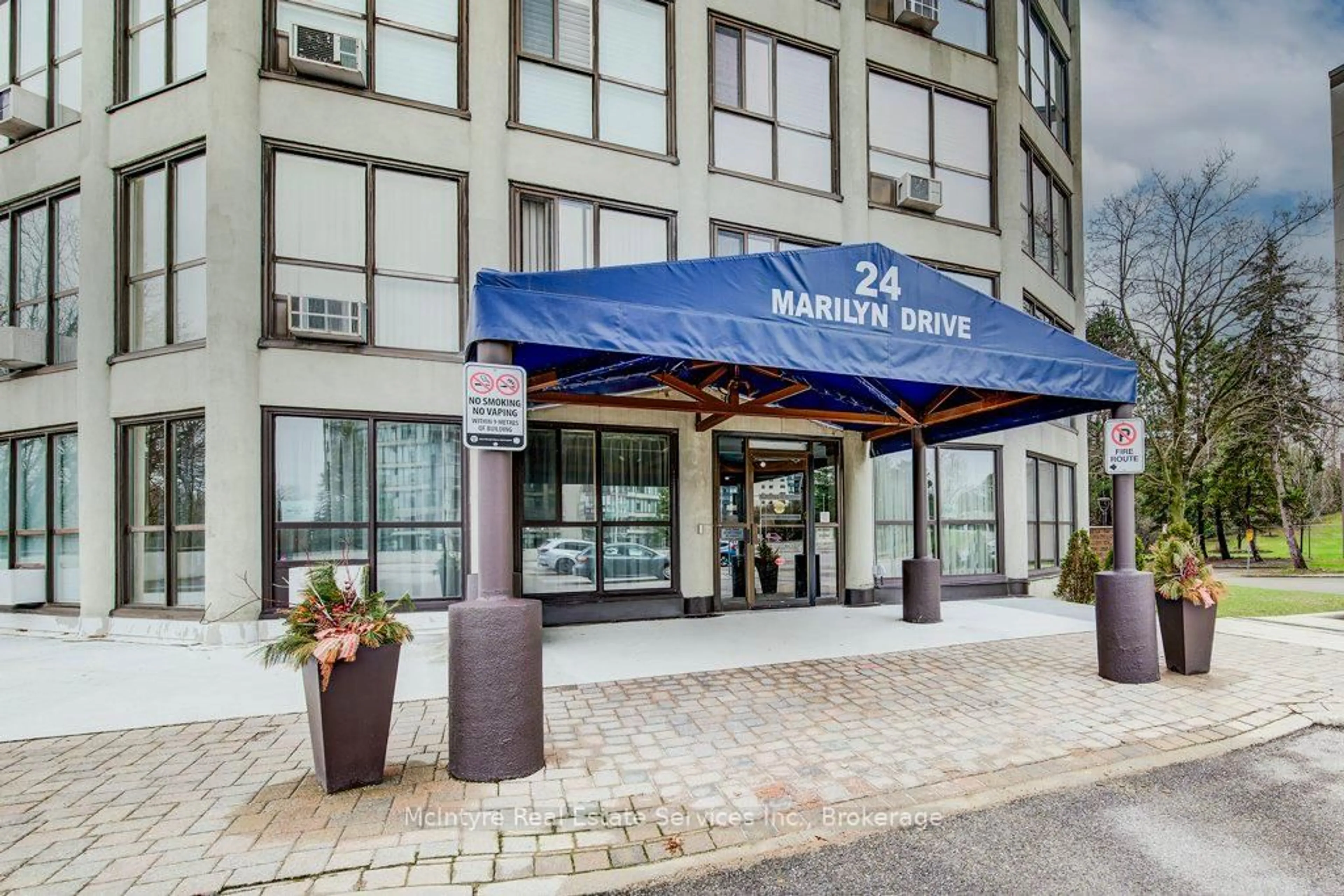 Indoor foyer for 24 Marilyn Dr #704, Guelph Ontario N1H 8E9