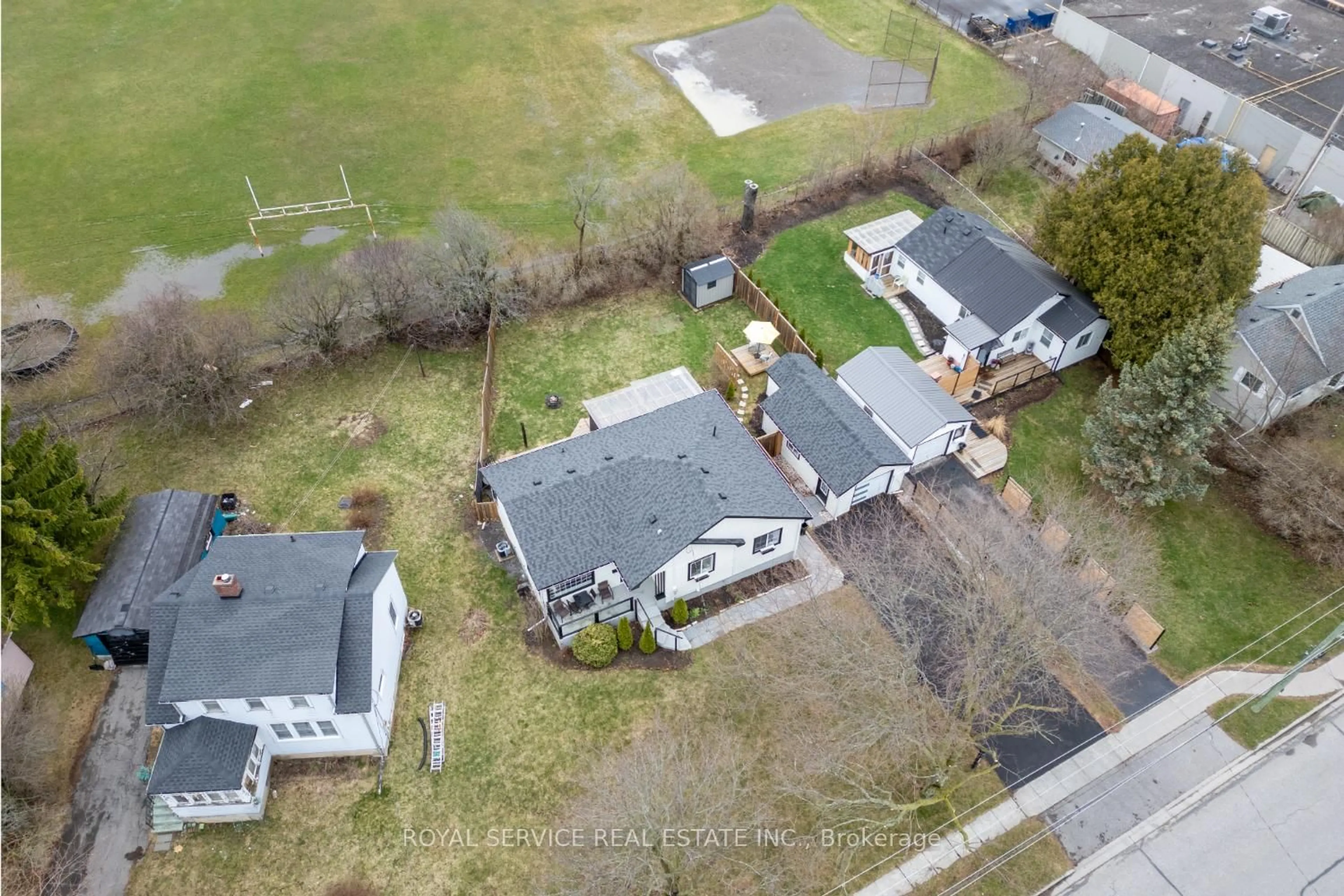 A pic from outside/outdoor area/front of a property/back of a property/a pic from drone, street for 448 Boulton St, Cobourg Ontario K9A 1X9
