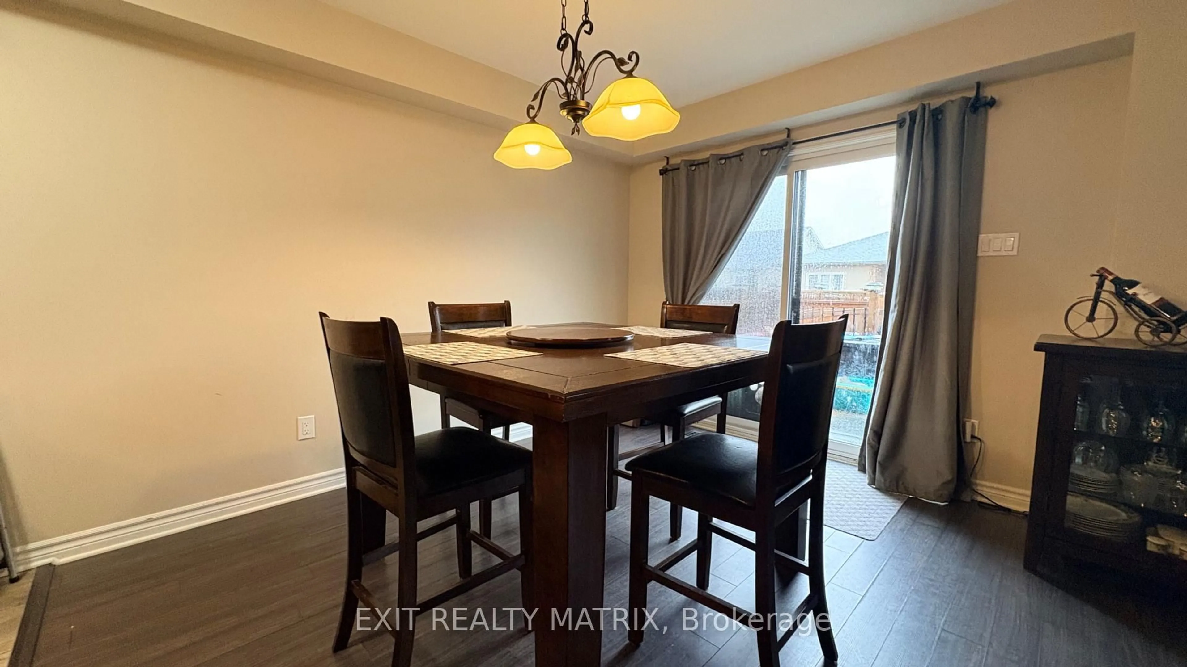 Dining room, wood/laminate floor for 371 Trillium Circ, Alfred and Plantagenet Ontario K0A 3K0