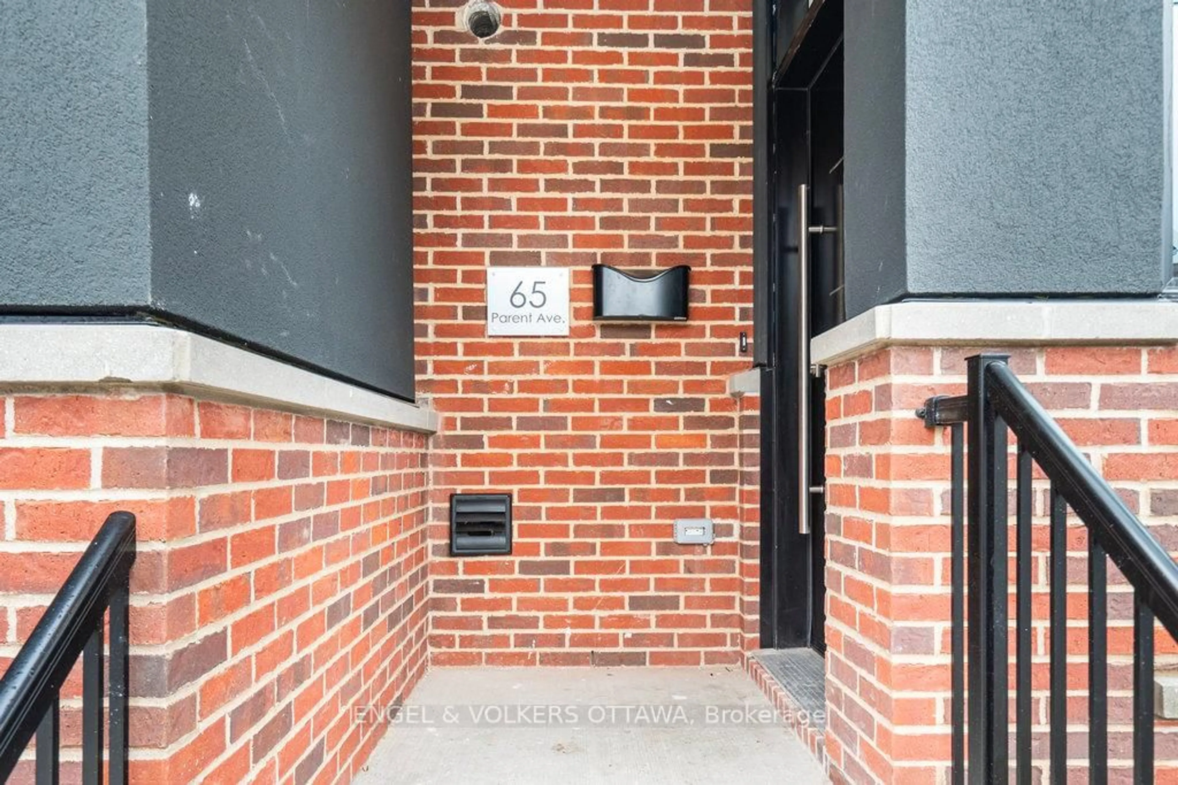 Unknown for 65 Parent Ave, Ottawa Ontario K1N 0E6