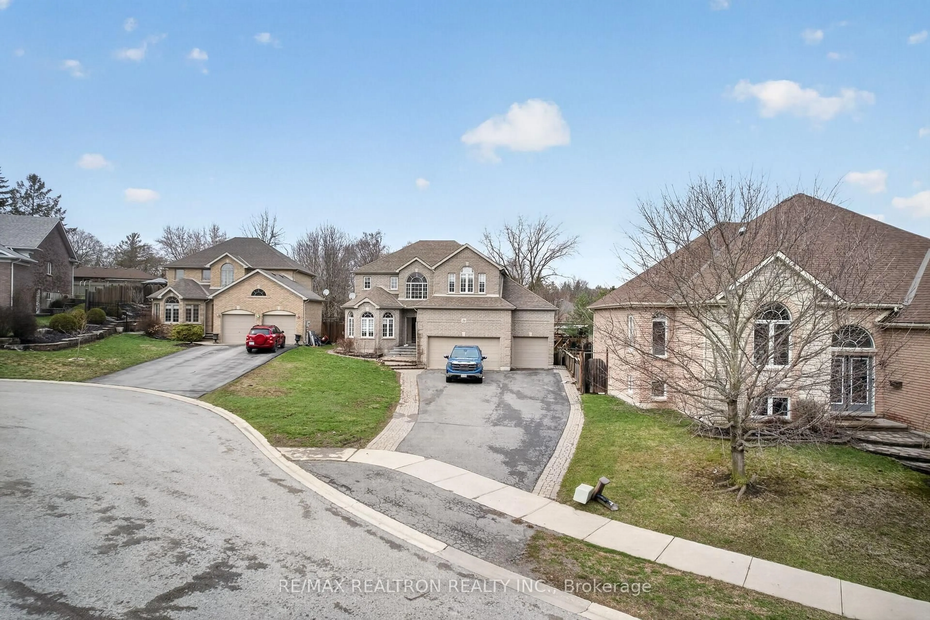A pic from outside/outdoor area/front of a property/back of a property/a pic from drone, street for 20 Magnolia Crt, Belleville Ontario K8P 5M7