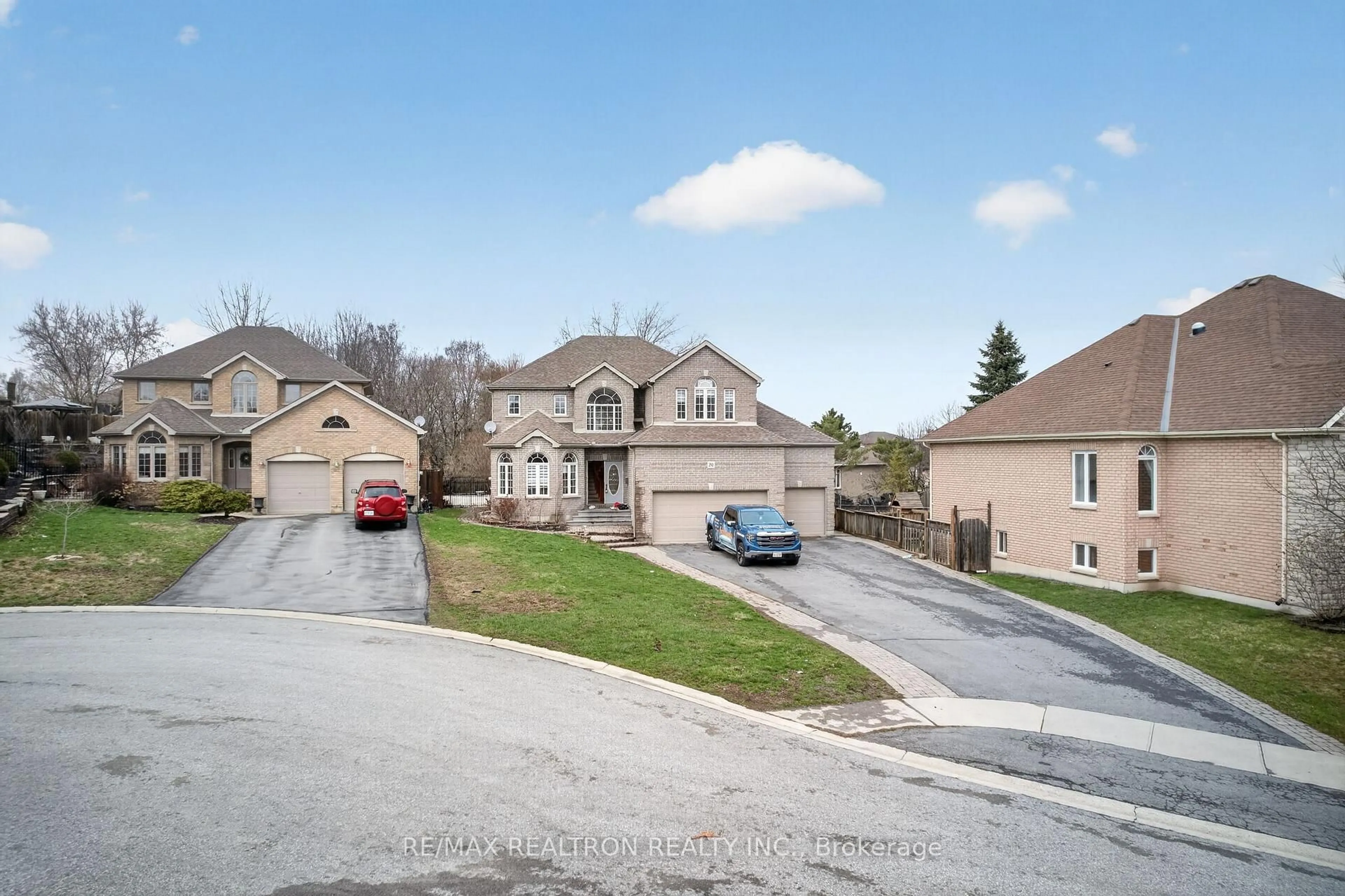 A pic from outside/outdoor area/front of a property/back of a property/a pic from drone, street for 20 Magnolia Crt, Belleville Ontario K8P 5M7