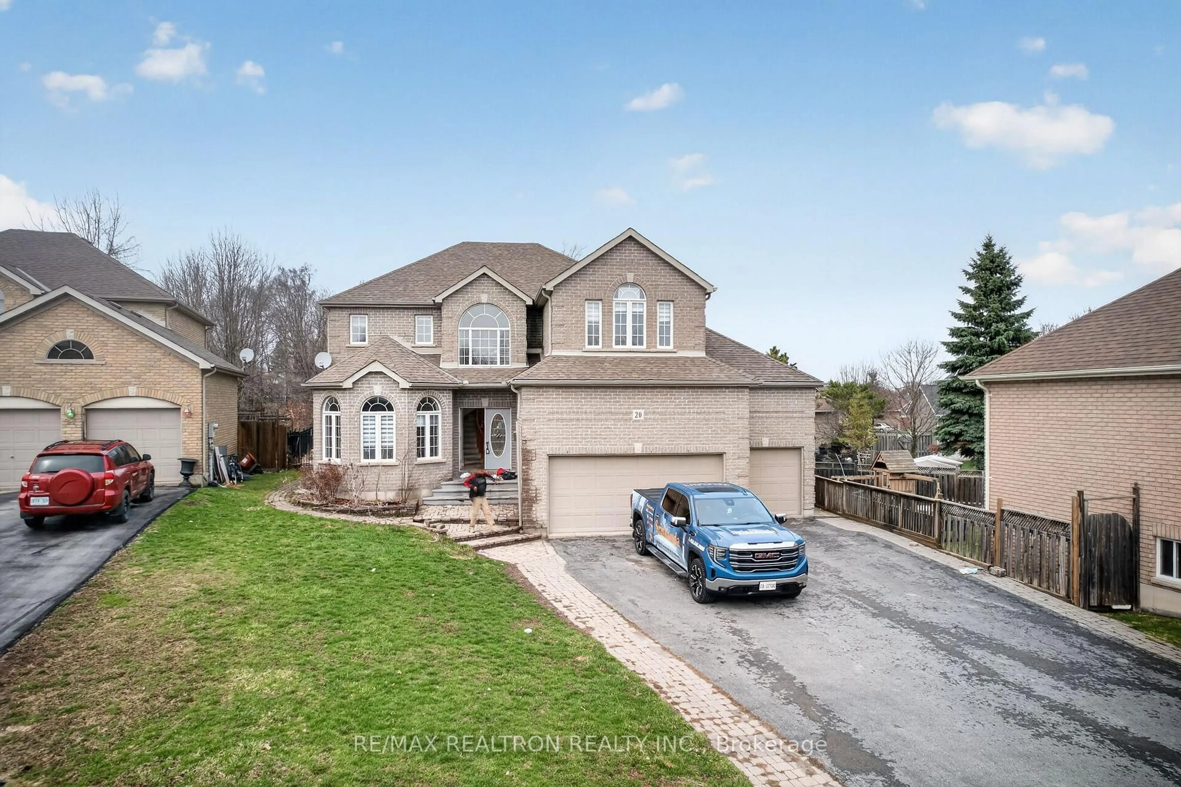 A pic from outside/outdoor area/front of a property/back of a property/a pic from drone, street for 20 Magnolia Crt, Belleville Ontario K8P 5M7