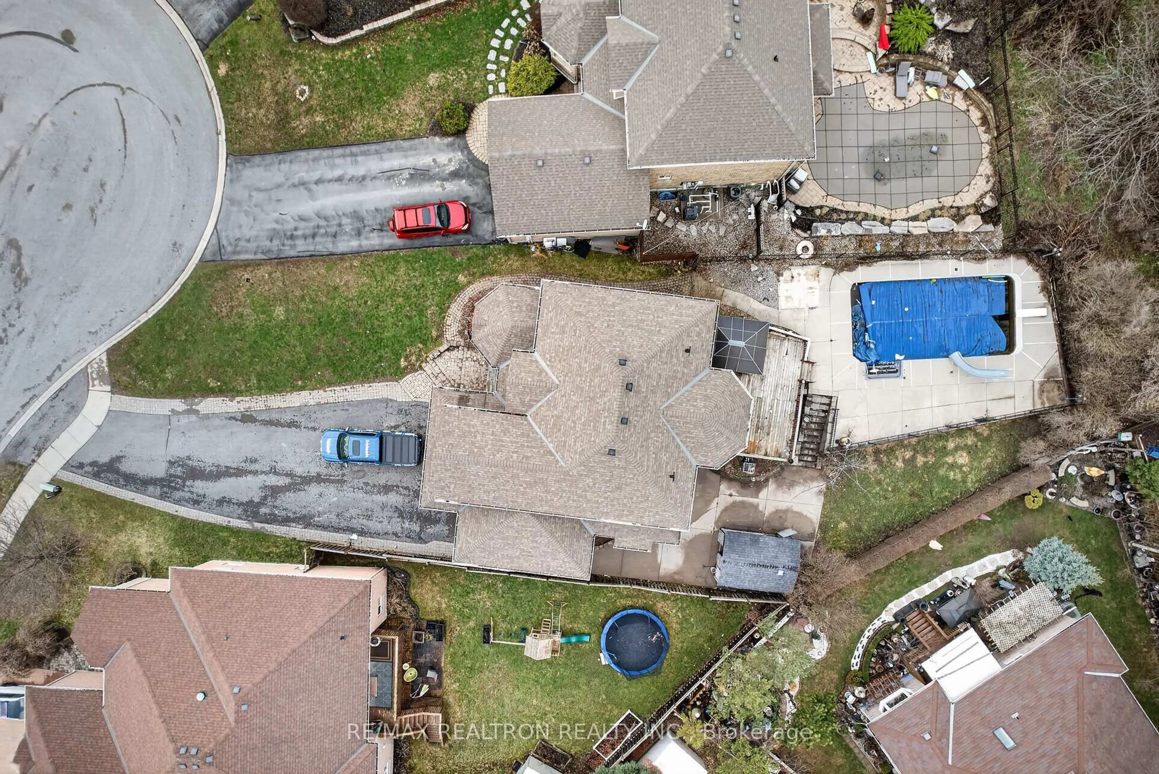 A pic from outside/outdoor area/front of a property/back of a property/a pic from drone, street for 20 Magnolia Crt, Belleville Ontario K8P 5M7